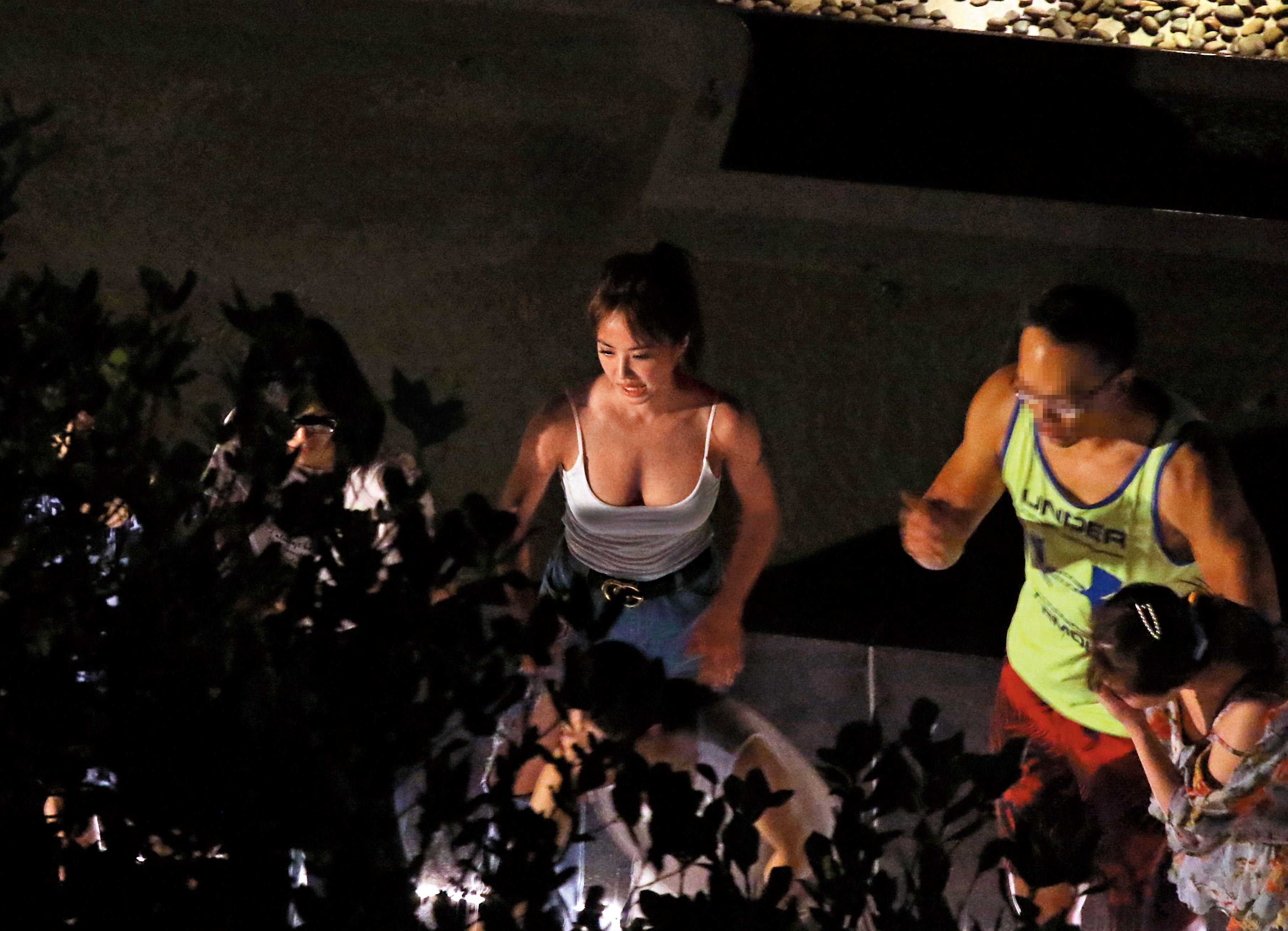 9/14　01：38　蔡依林的G級胸器動得非常厲害，而且看得出來沒受什麼束縛。