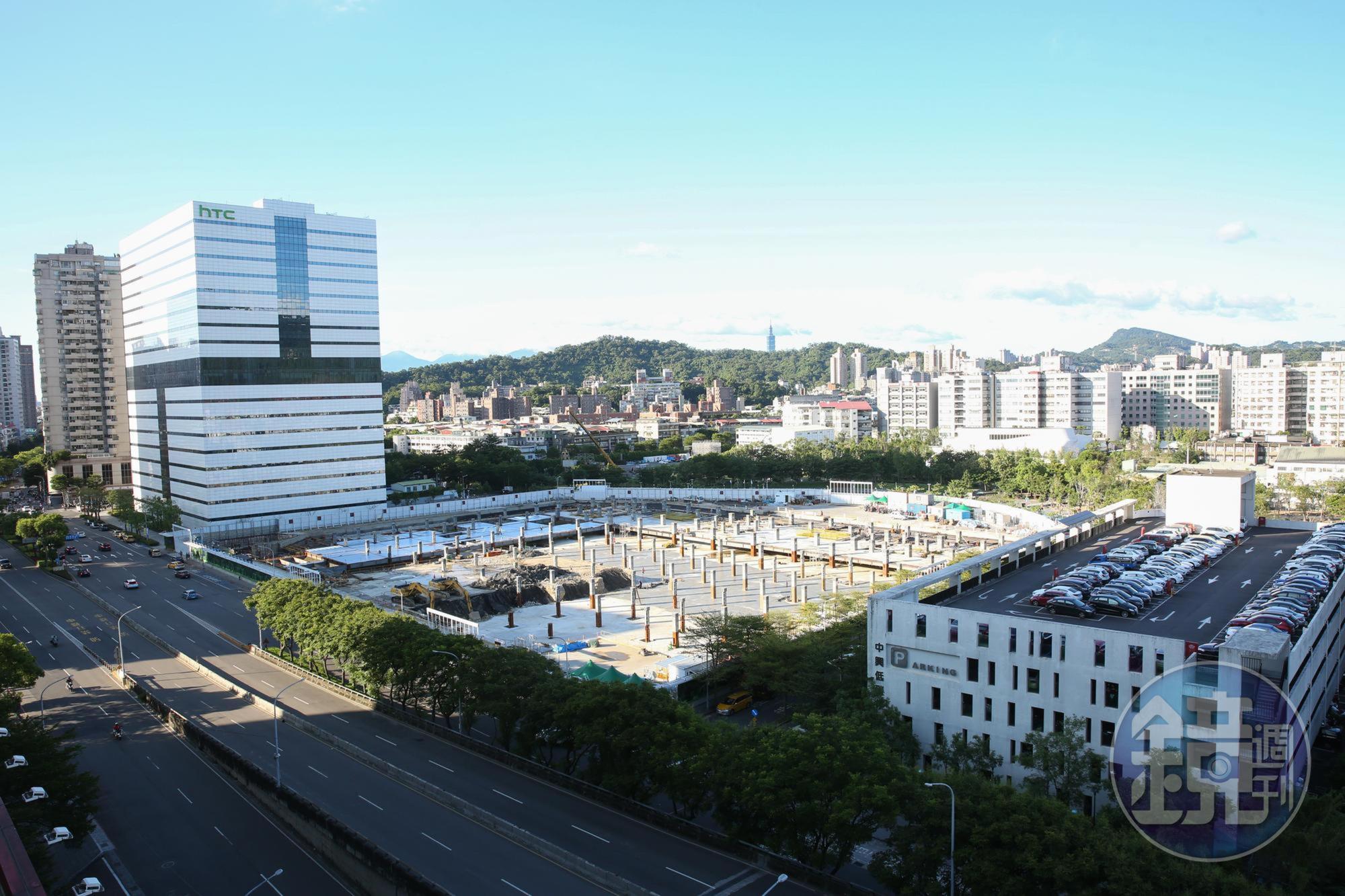 新店裕隆城開發案近期傳出喊停消息，裕隆則表示，目前還沒做決定。