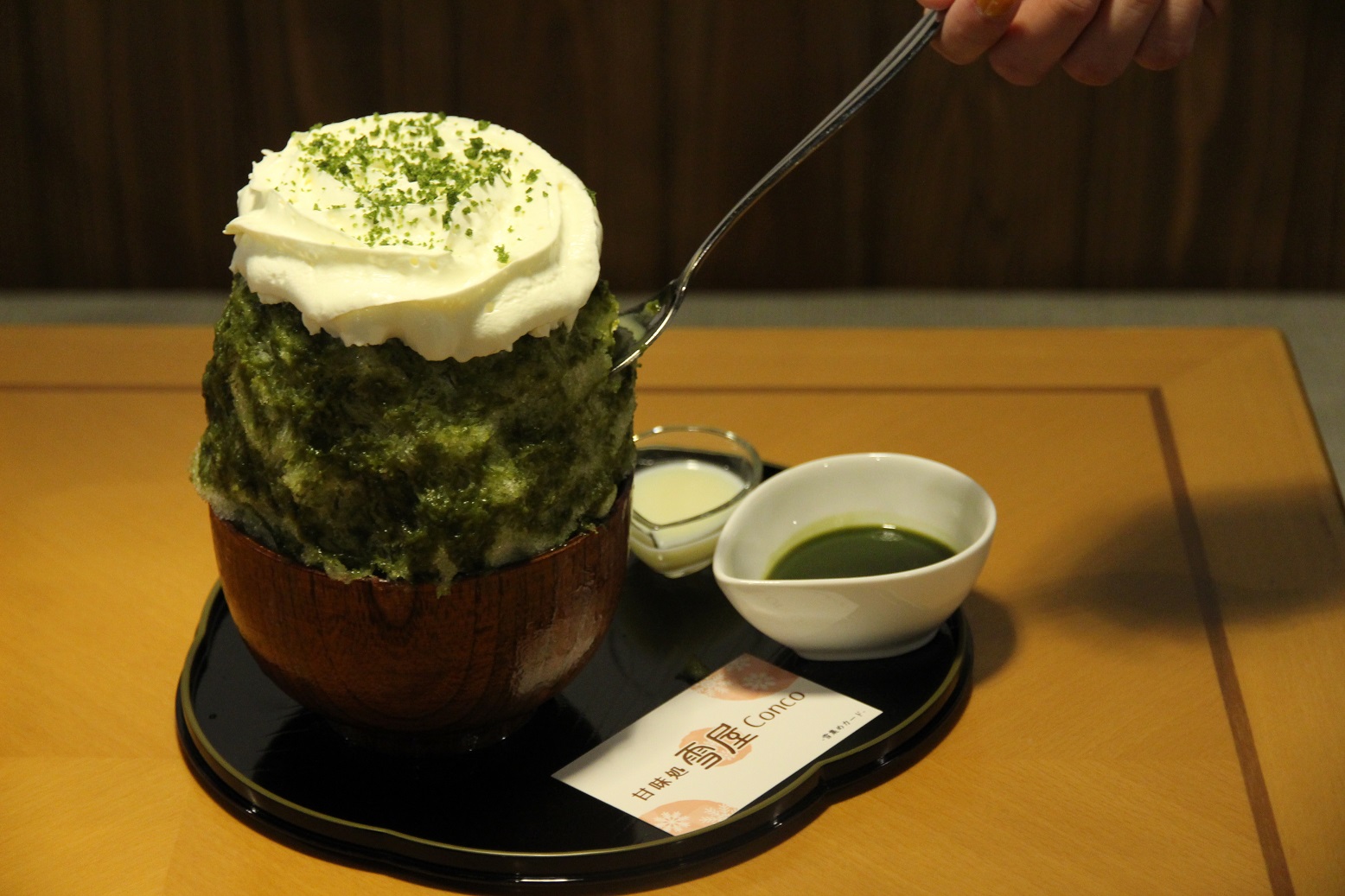 以奶油與抹茶為焦點的「雪蓋抹茶冰」。（1,000日圓／份，約NT$290）