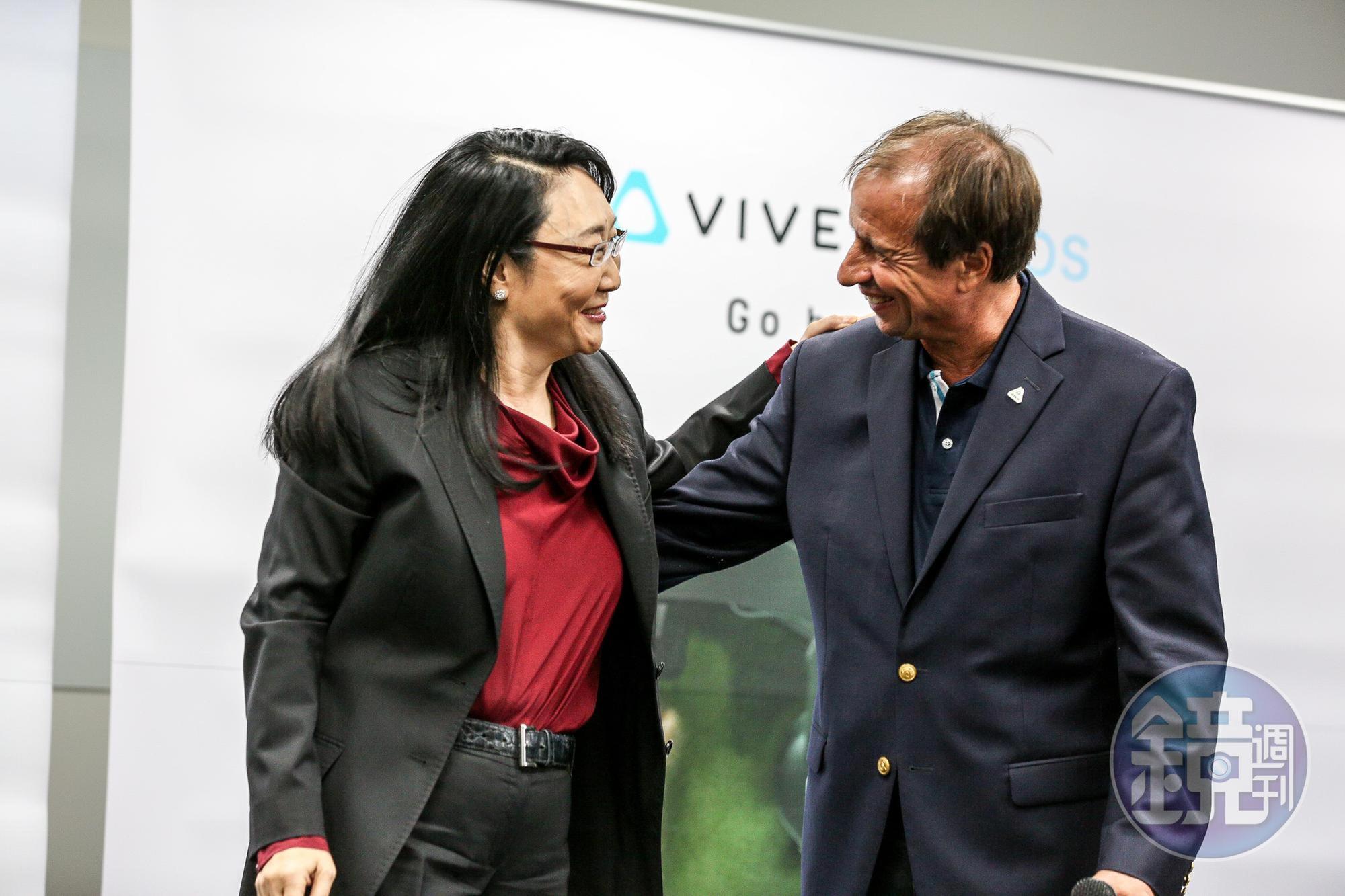 HTC宏達電董事長王雪紅今(左)宣布,即日起前法國電信商Orange執行副總裁Yves Maitre接下執行長一職。