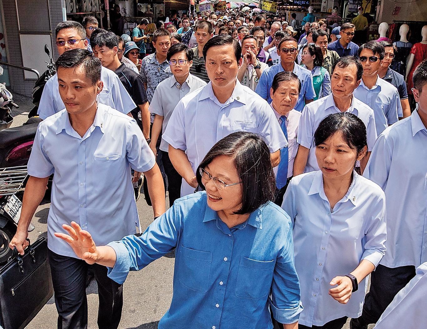 私菸案還沒燒完，總統隨扈、待衛室成了桃花窟。（總統府提供）
