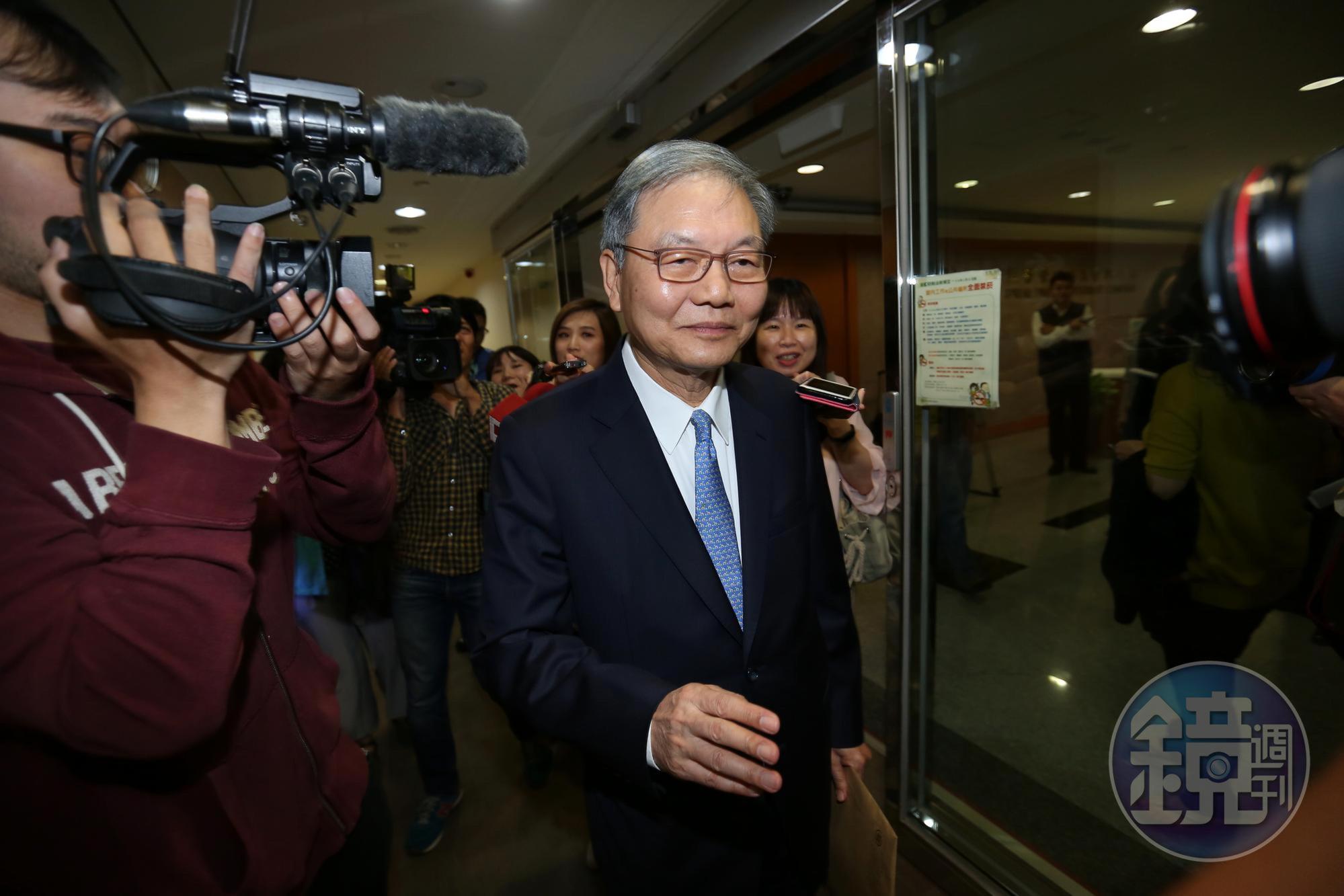 南山人壽董事長杜英宗被金管會停權兩年。