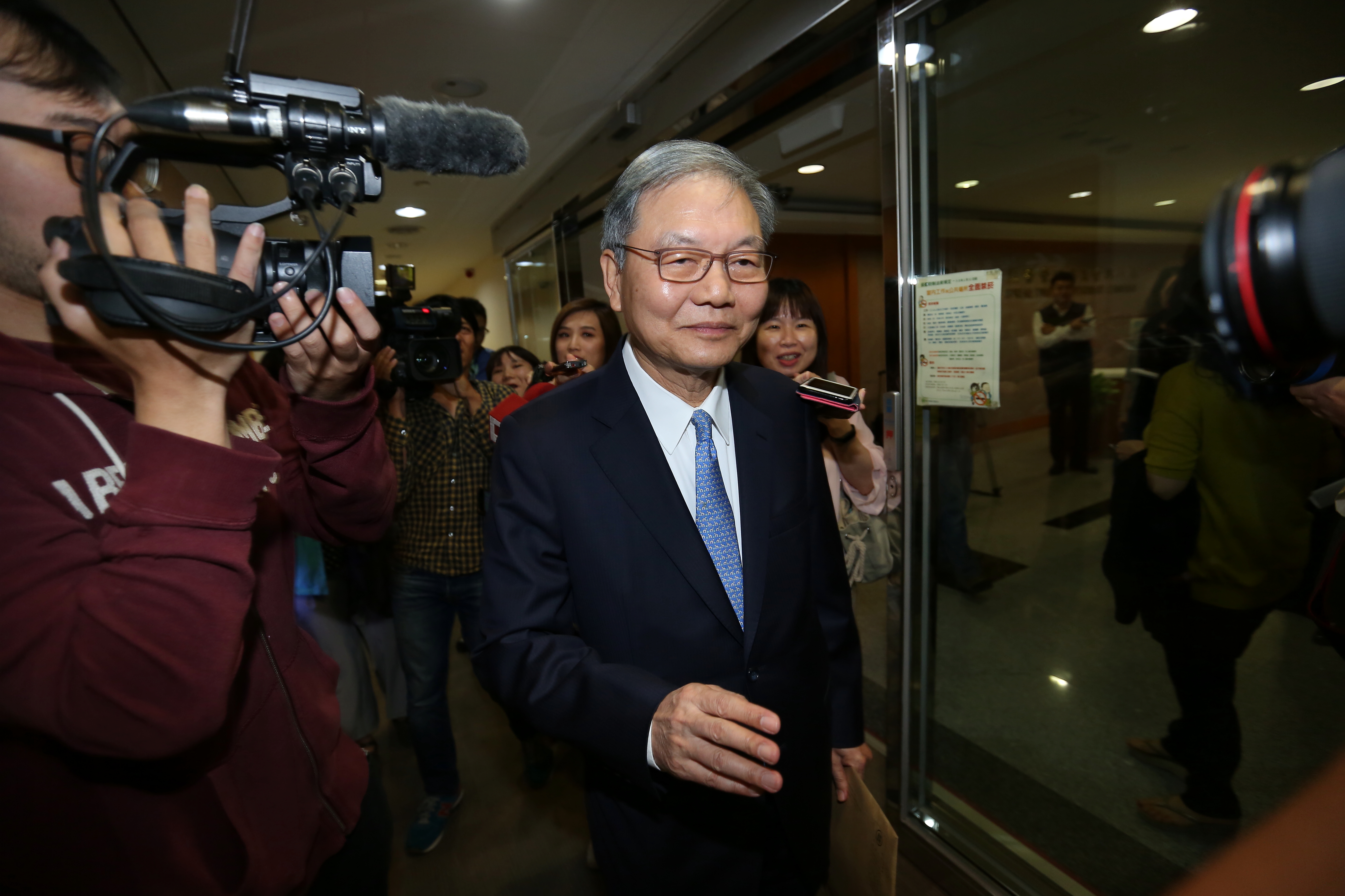 南山人壽董事長杜英宗被金管會停權兩年。