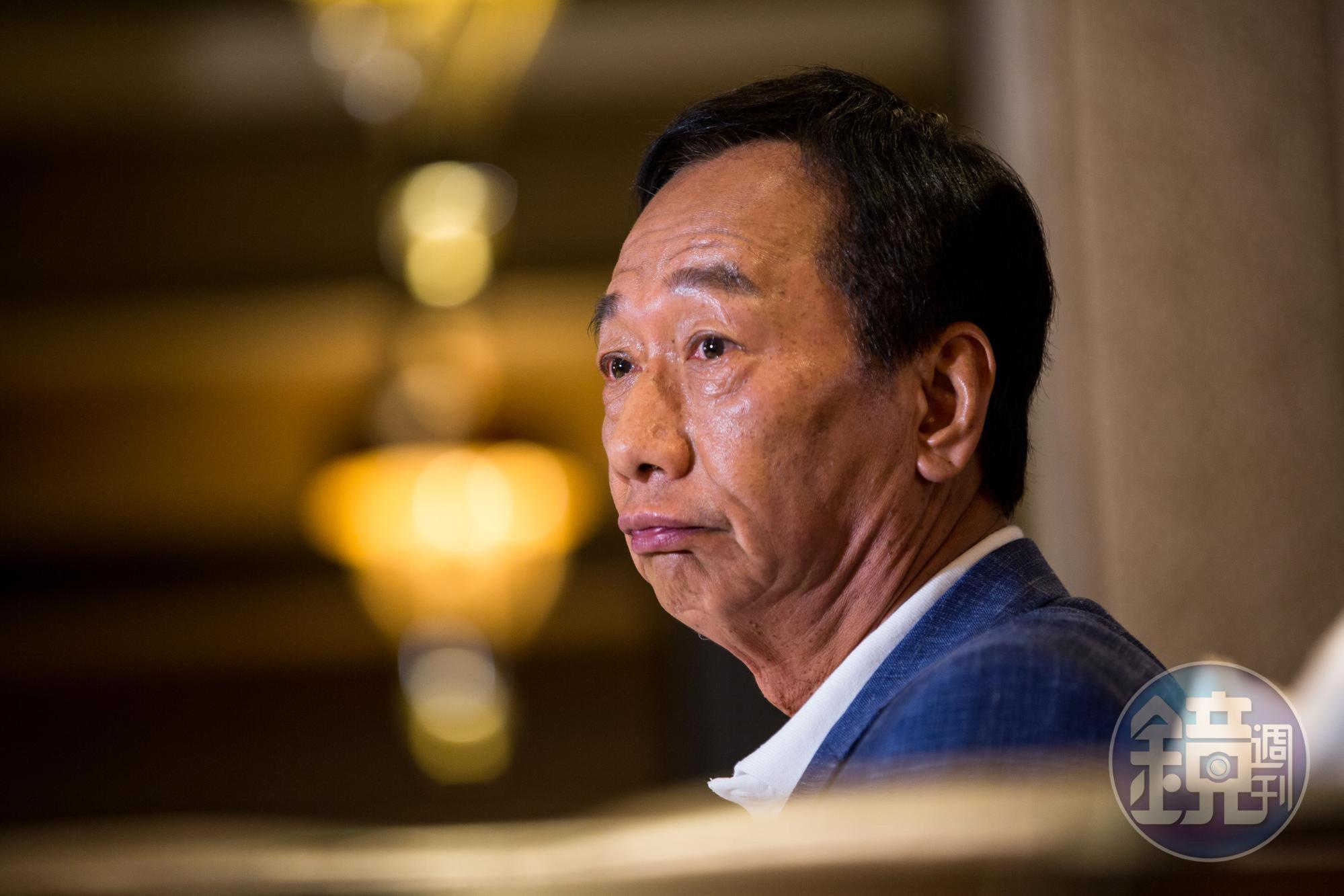 郭台銘從一開始打算「參選不退黨」，到最後成了「退黨不參選」，背後4大原因曝光。