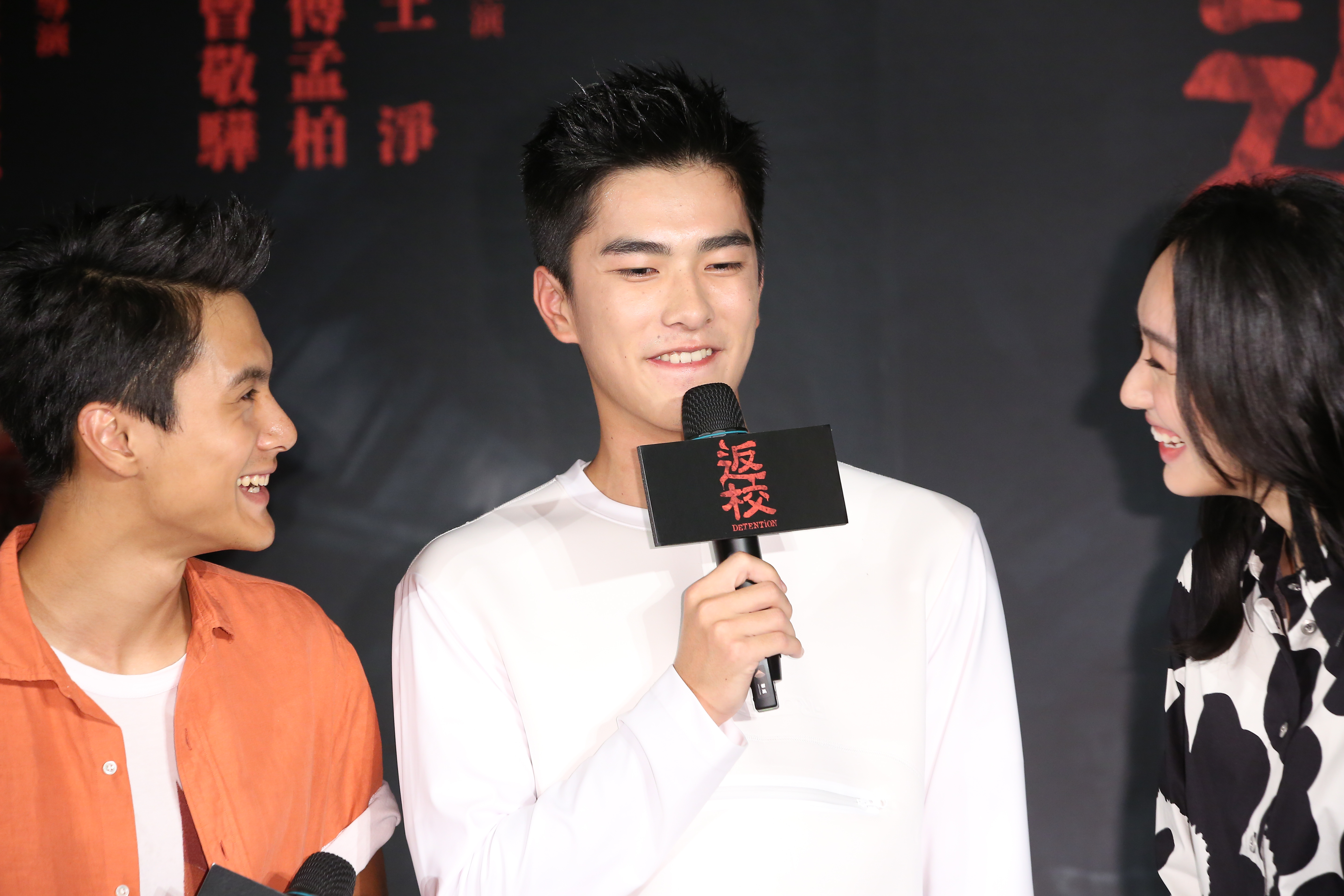 曾敬驊第一次演戲就演男主角，表現出色，值得期待。