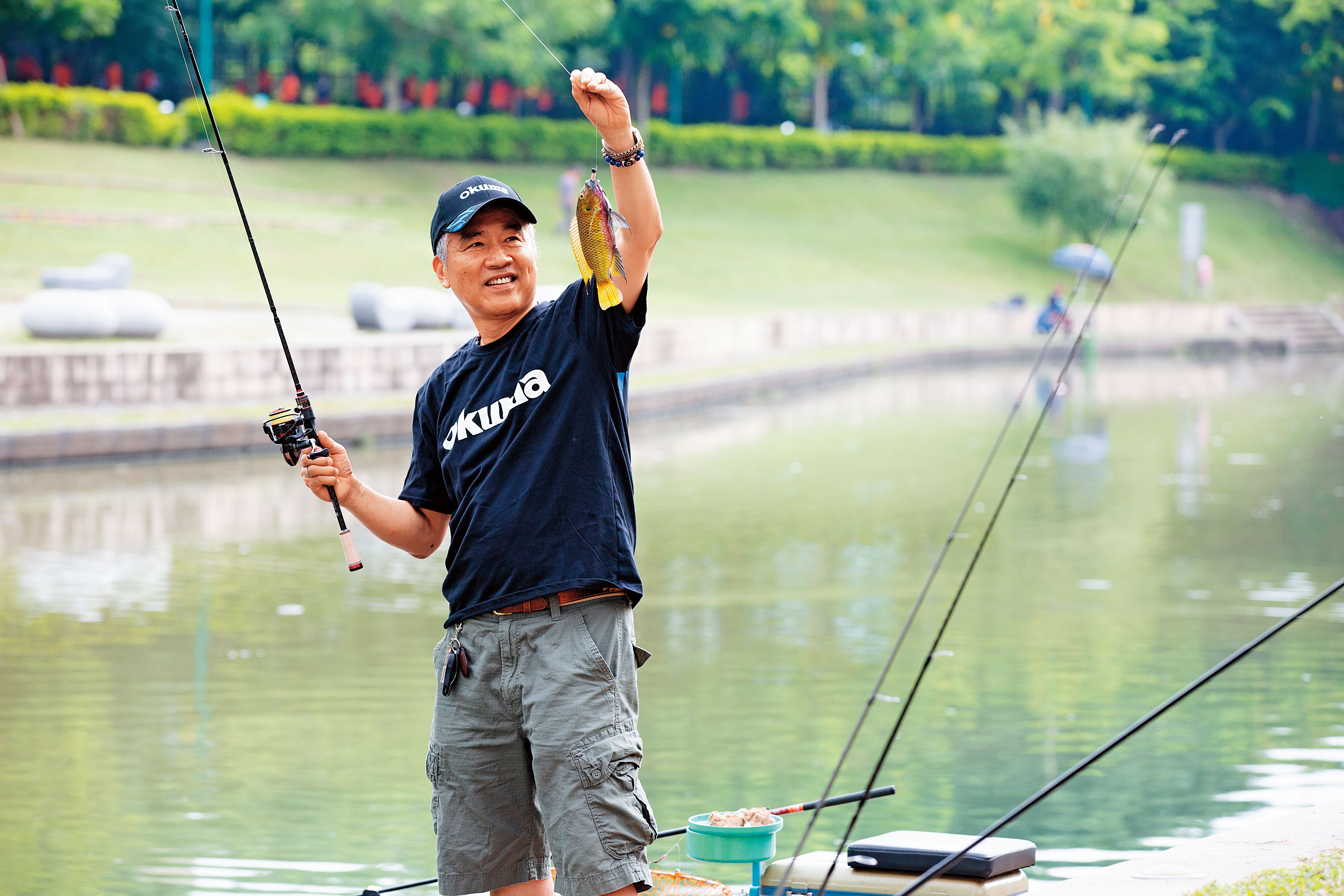 經營釣具廠讓張良任可名正言順滿足從小對釣魚的嚮往，魚兒上鉤他樂開懷。