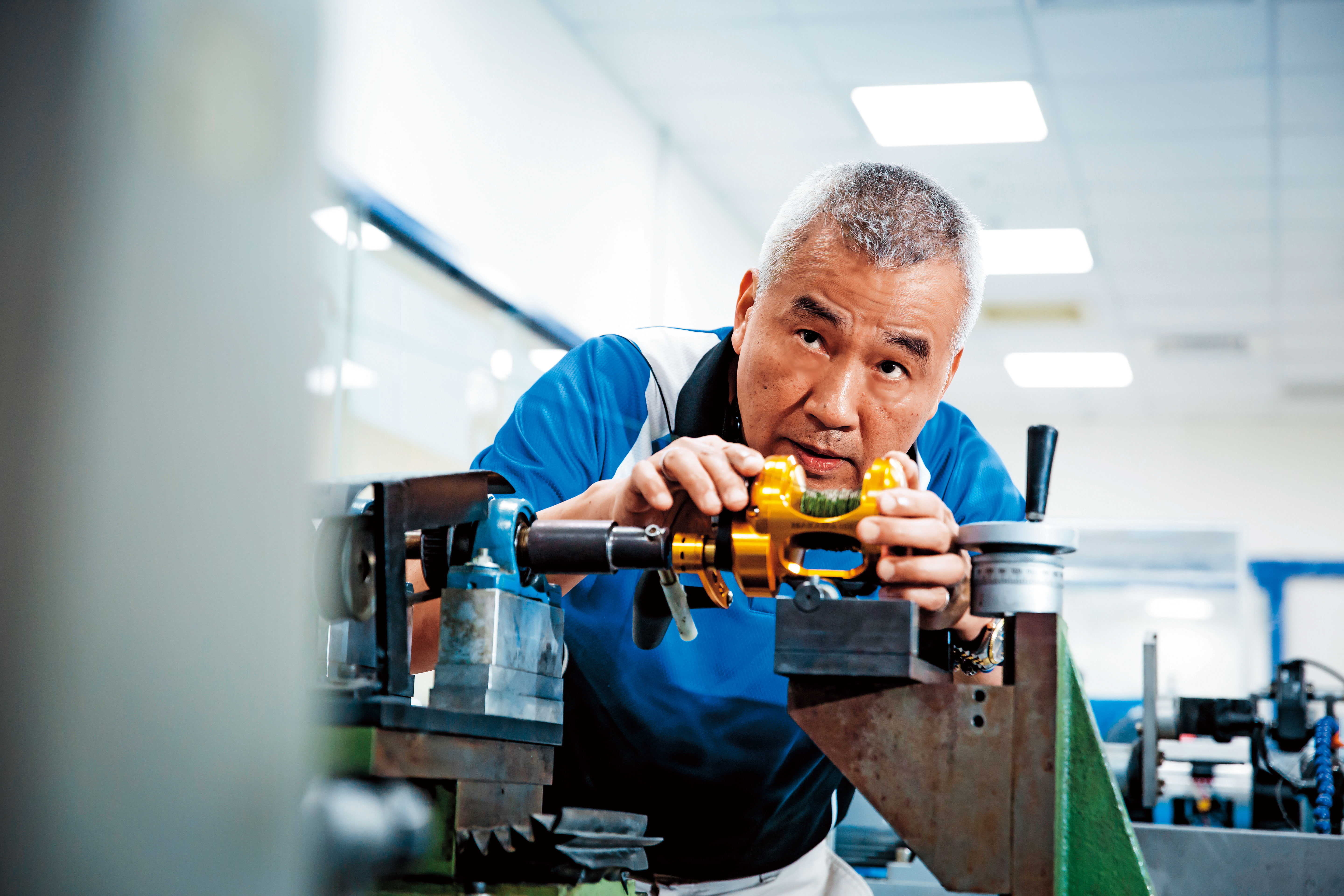 張良任34歲半路出家創立寶熊漁具，挑戰不同結構與材料，是全球第3大釣具品牌。