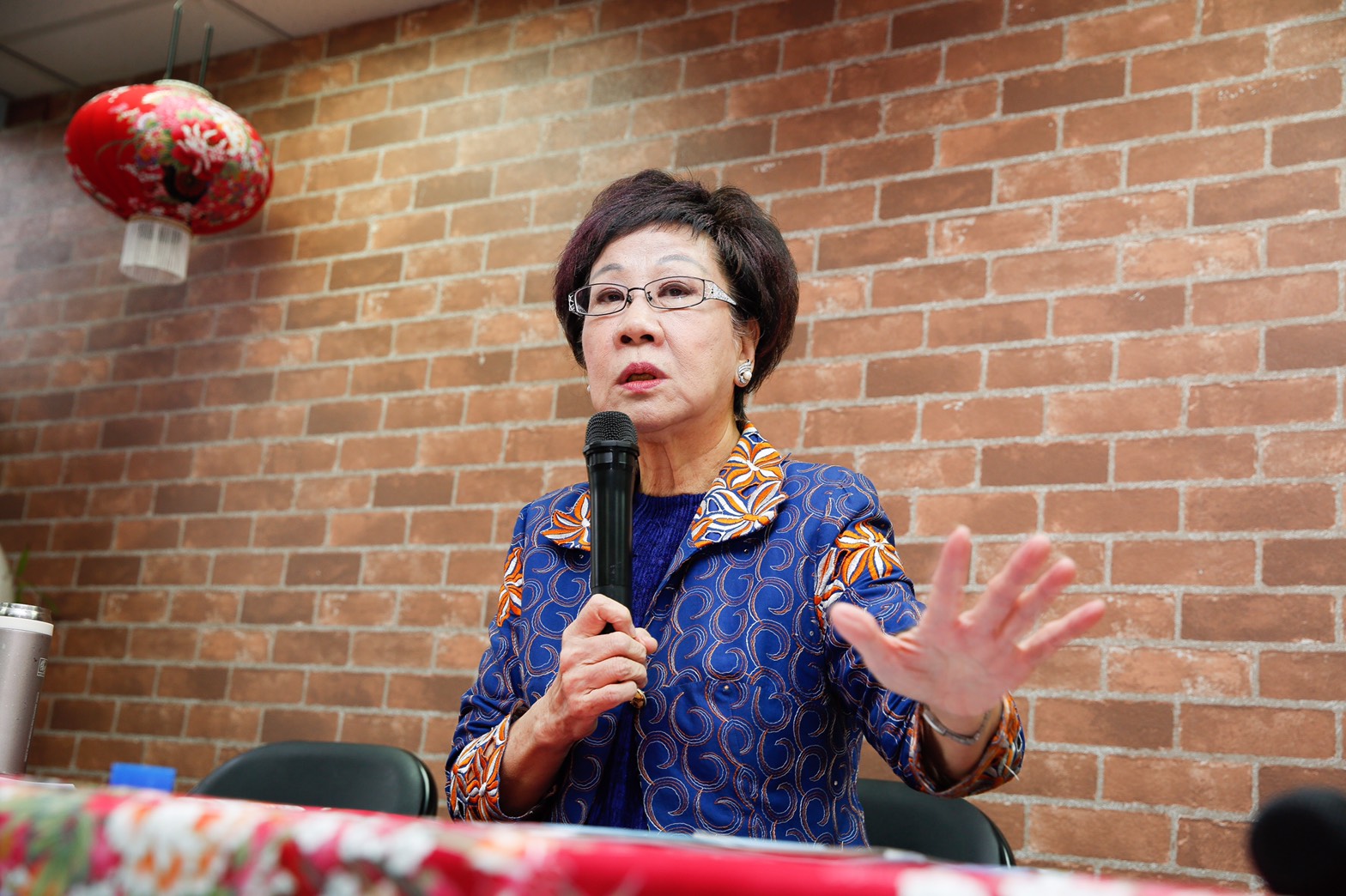 總統擬參選人呂秀蓮與民進黨主席卓榮泰會面後轉述會面過程。