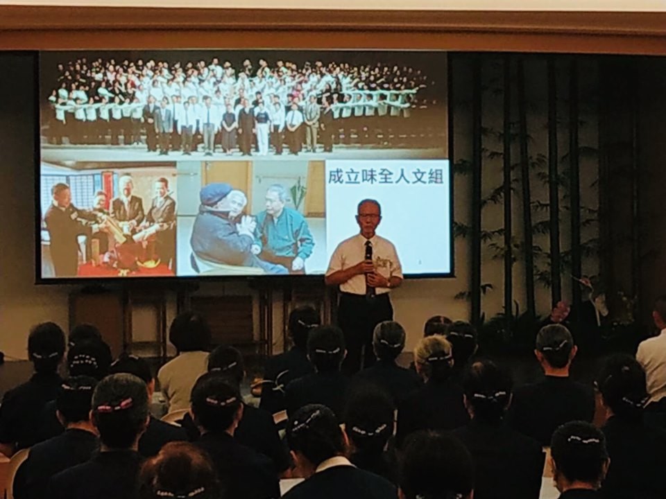 三董魏應充於台南慈濟人聯誼會分享心路歷程。(翻攝自魏應充臉書粉絲團)