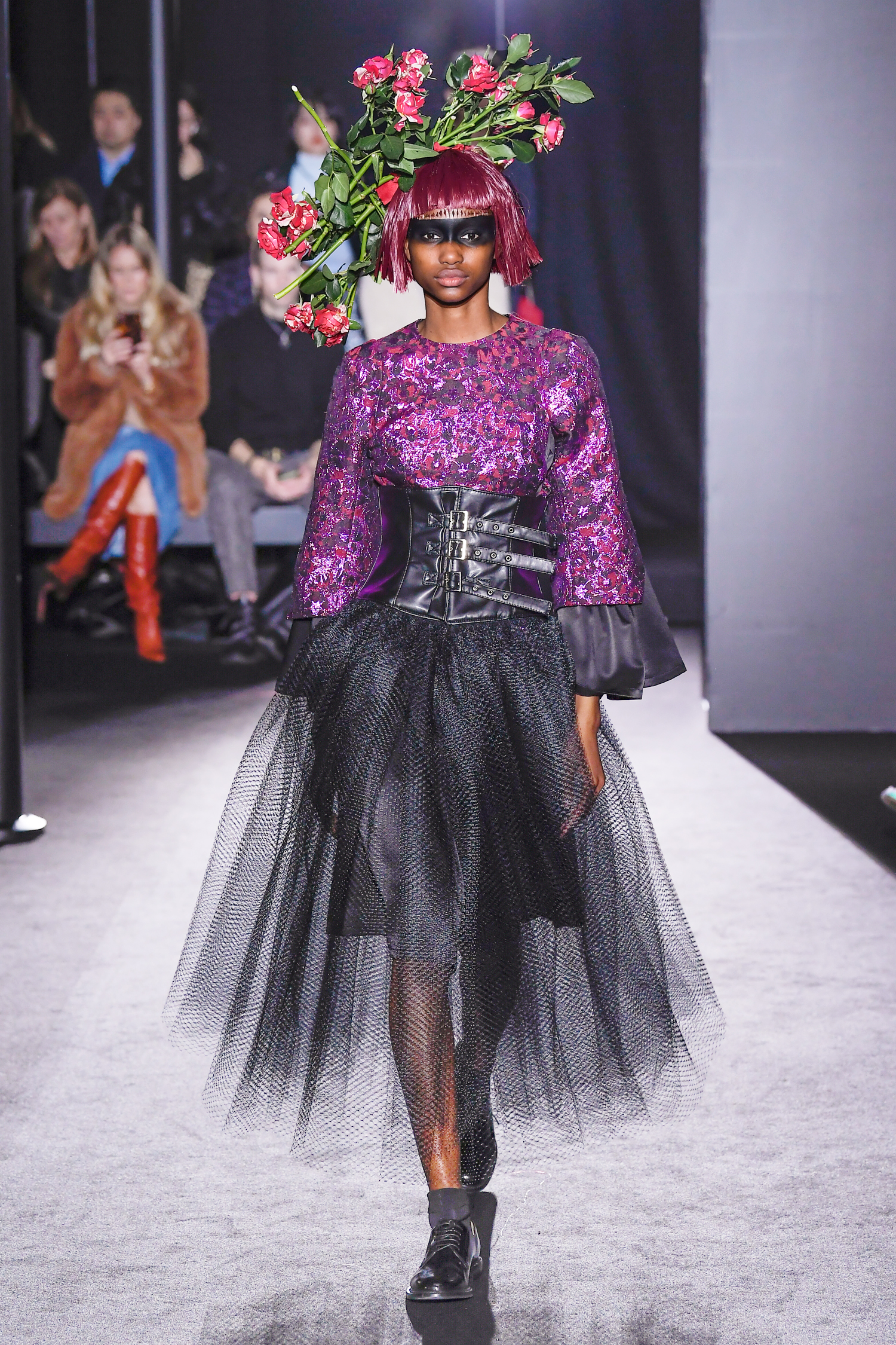 團團微風南山限定COMME DES GARÇONS NOIR黑色腰封紗裙，價格店洽。（團團提供）