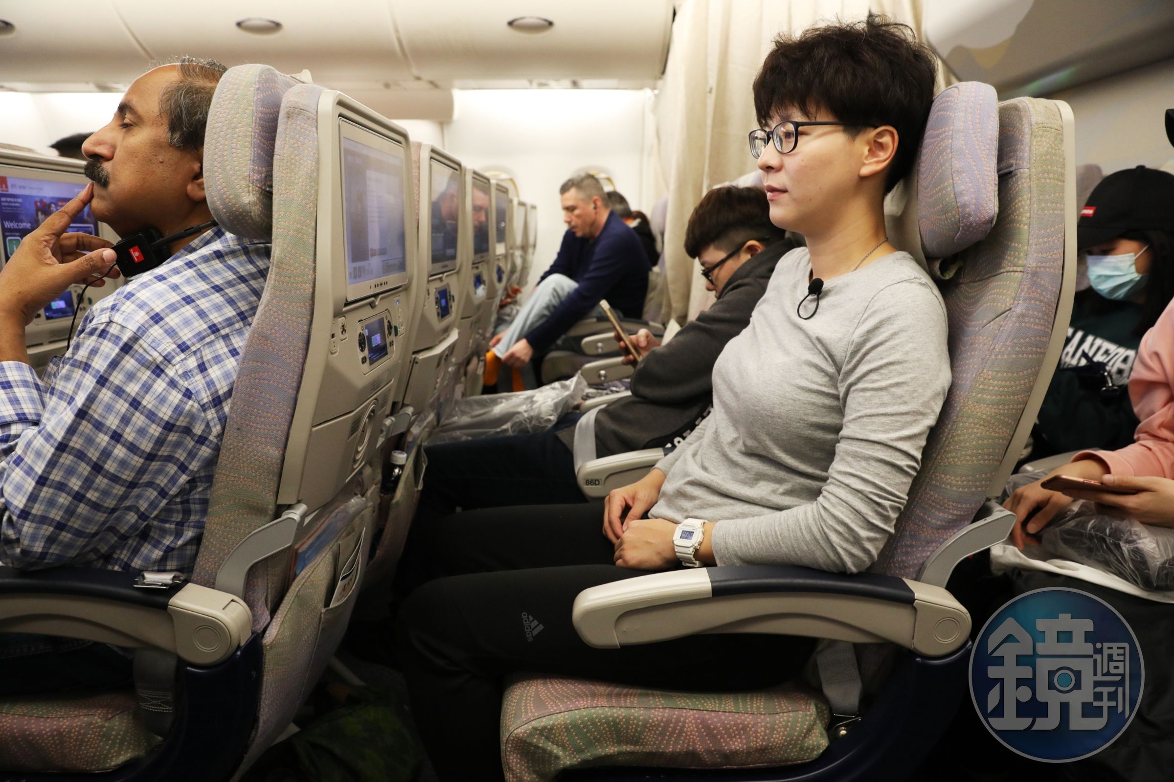 A380的前後椅距較寬，讓旅客在乘坐時較舒服的伸展空間。