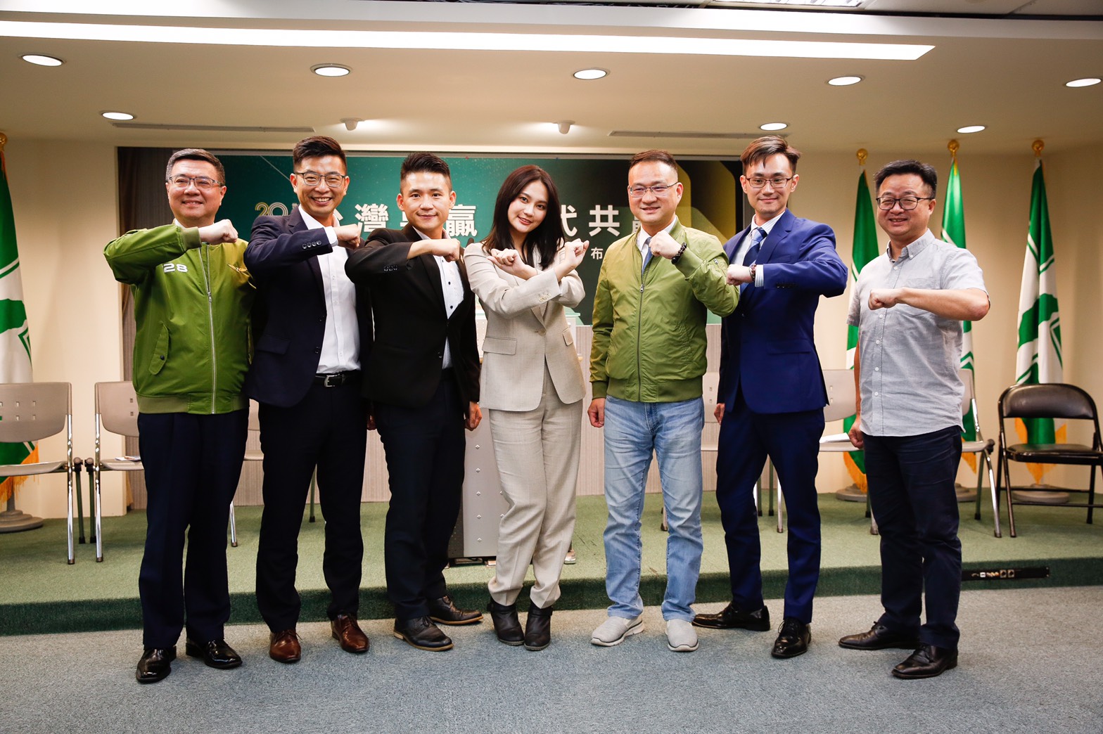 民進黨主席卓榮泰（左1）今公布最後一波立委徵召名單，包括周江杰（左2起）、張銘祐、賴品妤、阮昭雄以及蔡沐霖。