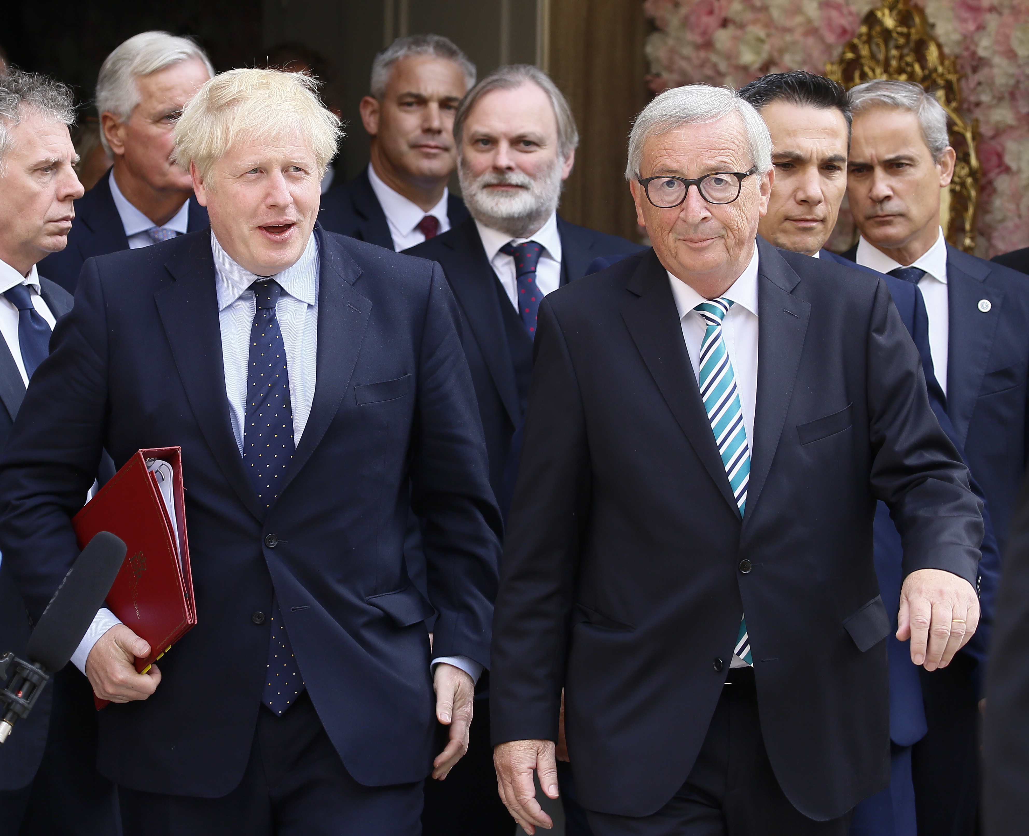 英國脫歐的大限10月31日一日日逼近，歐盟執委會主席榮克（右）不看好歐盟能和英國達成協議。（東方IC）