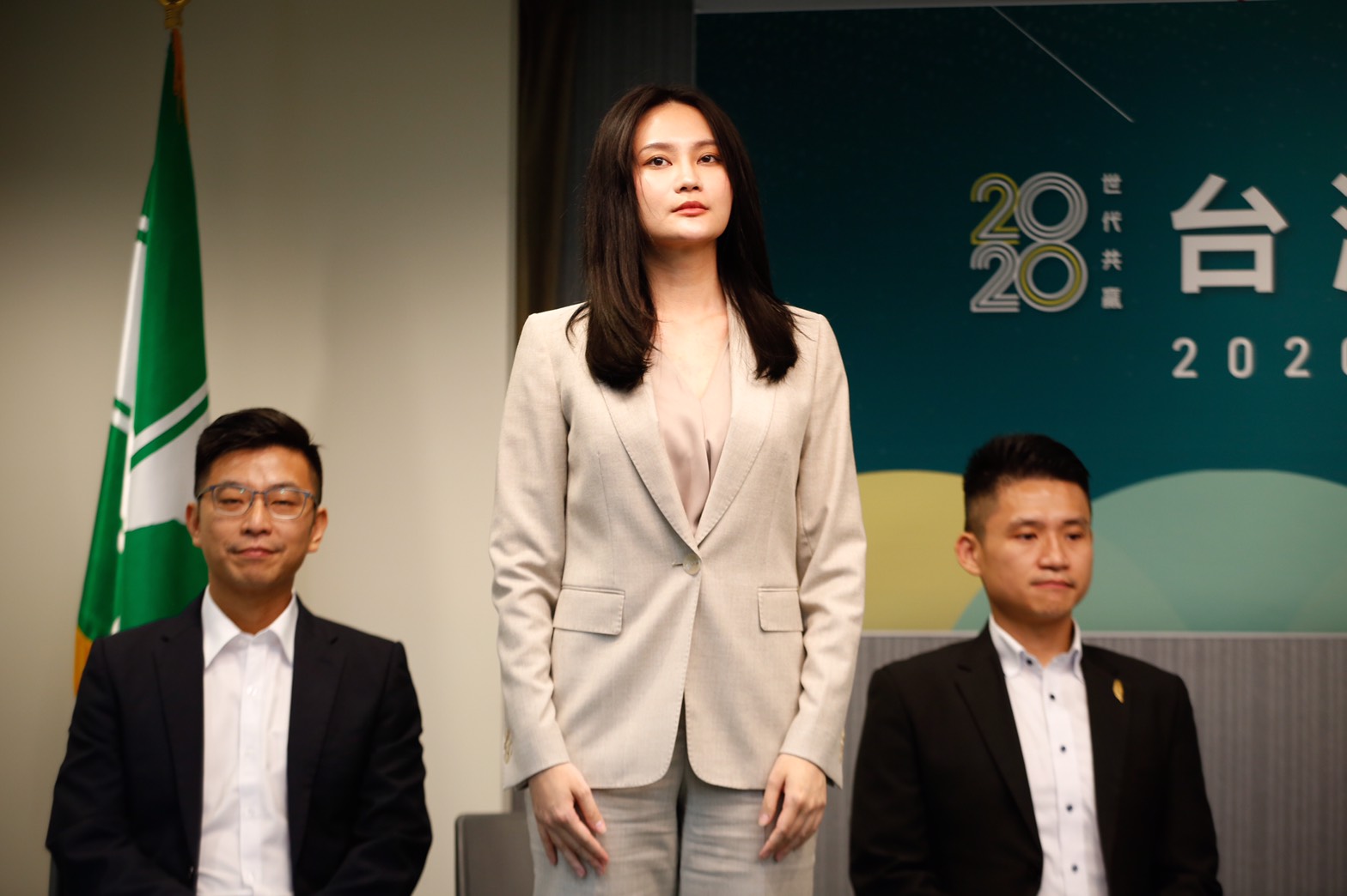 賴品妤（中）成為民進黨最後一波提名的焦點。