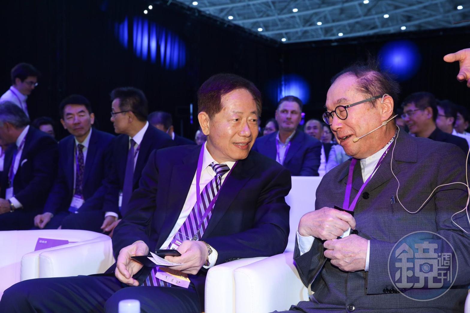 台積電董事長劉德音(左)和廣達董事長林百里今出席科技智庫領袖高峰會。