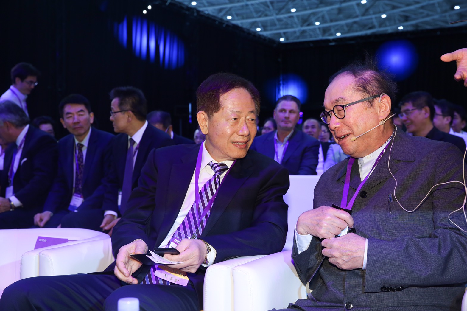 台積電董事長劉德音（左）和廣達董事長林百里今出席科技智庫領袖高峰會。