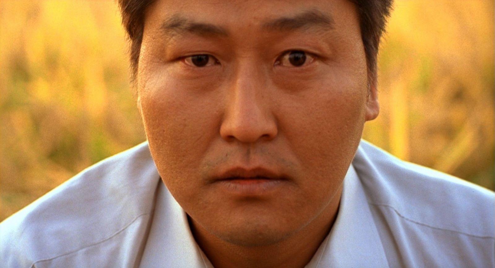 名導奉俊昊在2003年拍了《殺人回憶》,由宋康昊飾演刑警,他確信嫌疑犯會進電影院看這部片,「體驗與刑警對視的機會」。(網路圖片)