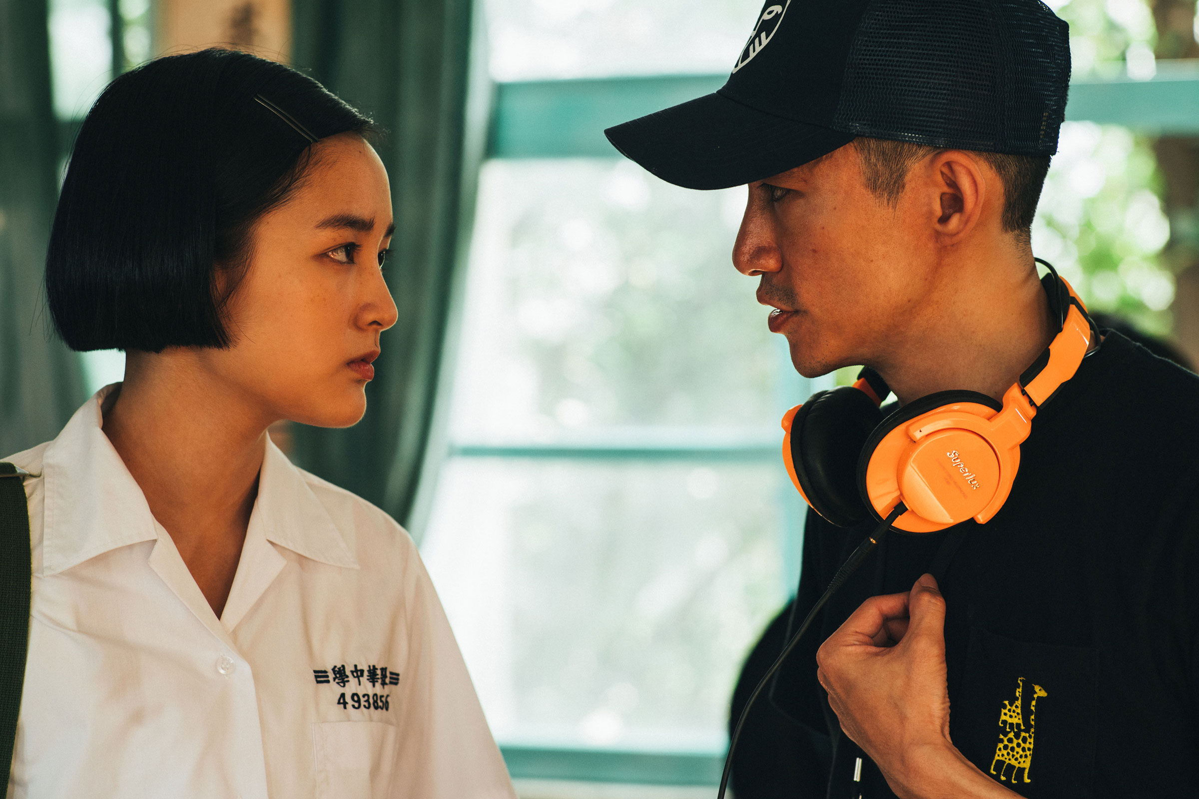 導演徐漢強(右)選擇王淨飾演《返校》女主角方芮欣。(影一製作所提供)
