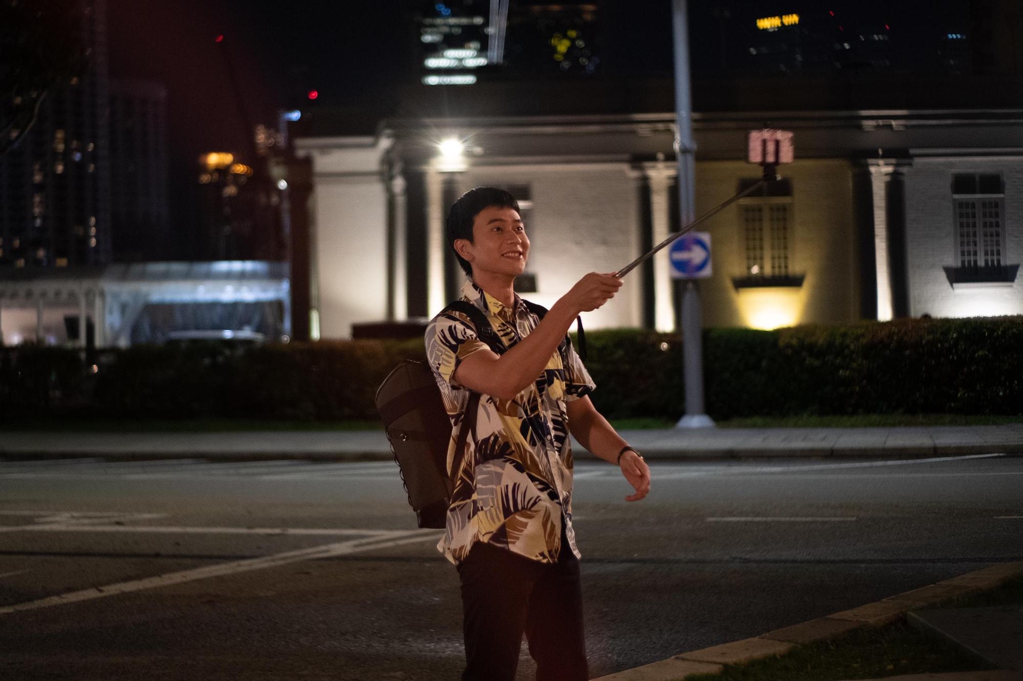 劉冠廷在劇中飾演刑警,前往新加坡旅遊,卻發生意外插曲。