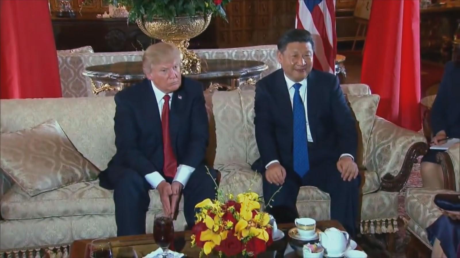 一年半前，美國總統川普與中國國家主席習近平，在海湖莊園相見，兩人言談甚歡。時隔一年，川普態度轉變。（公視提供）