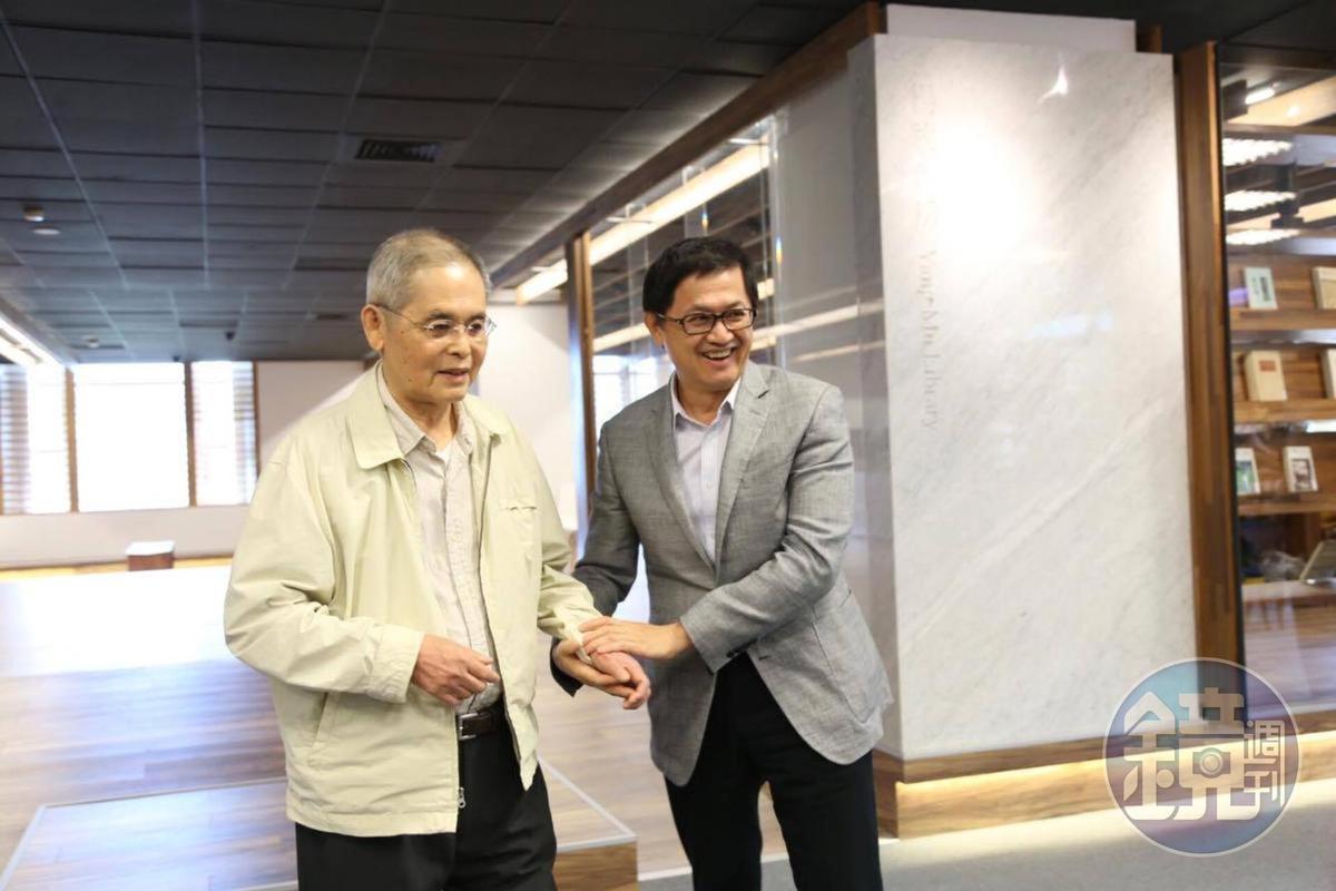 今年是大師級詩人楊牧(左)80歲大壽,童子賢贊助舉辦研討會。圖為資料照。