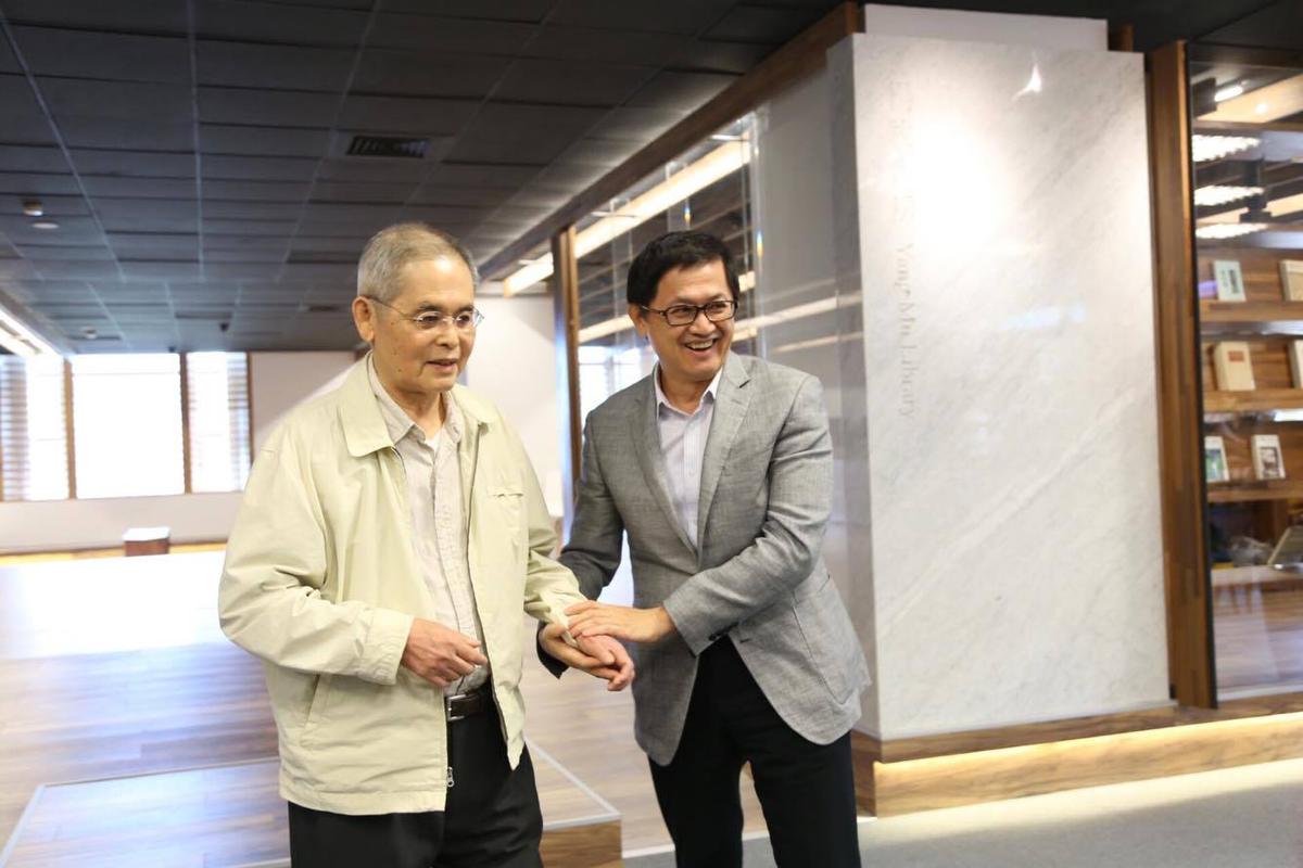 今年是大師級詩人楊牧(左)80歲大壽,童子賢贊助舉辦研討會。圖為資料照。