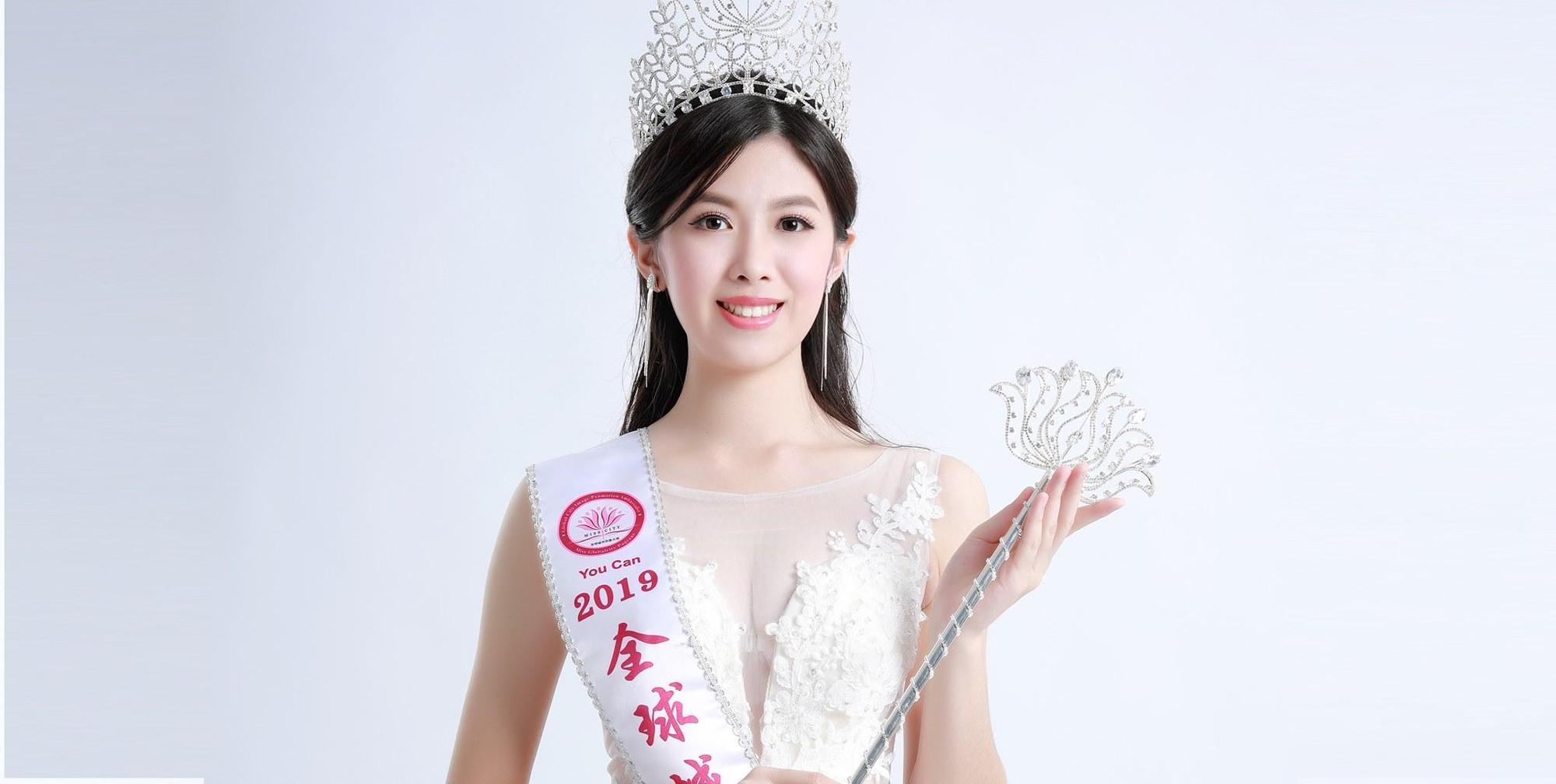 柯純心今年8月參加全球城市小姐台灣賽區選拔大賽一舉奪下后冠。(翻攝自柯純心臉書粉絲團)