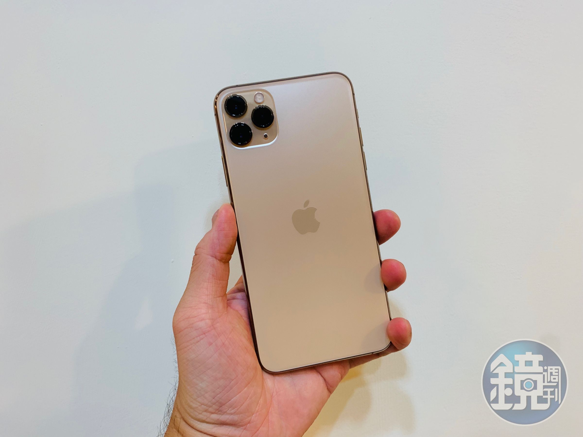 iPhone 11 Pro Max搭載三鏡頭設計，識別度極高。