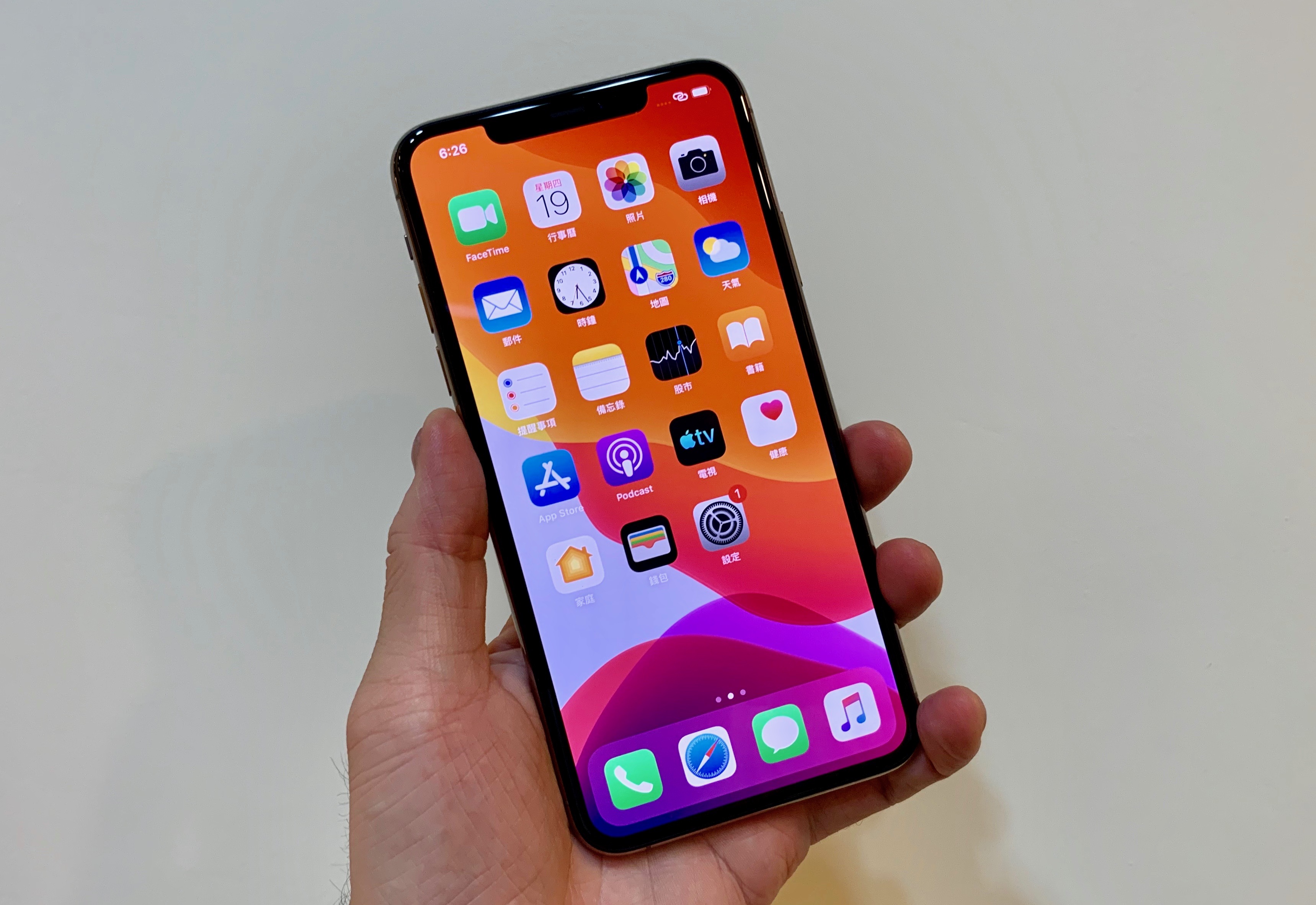 iPhone 11 Pro Max搭載6.5吋螢幕，458ppi螢幕解析度。