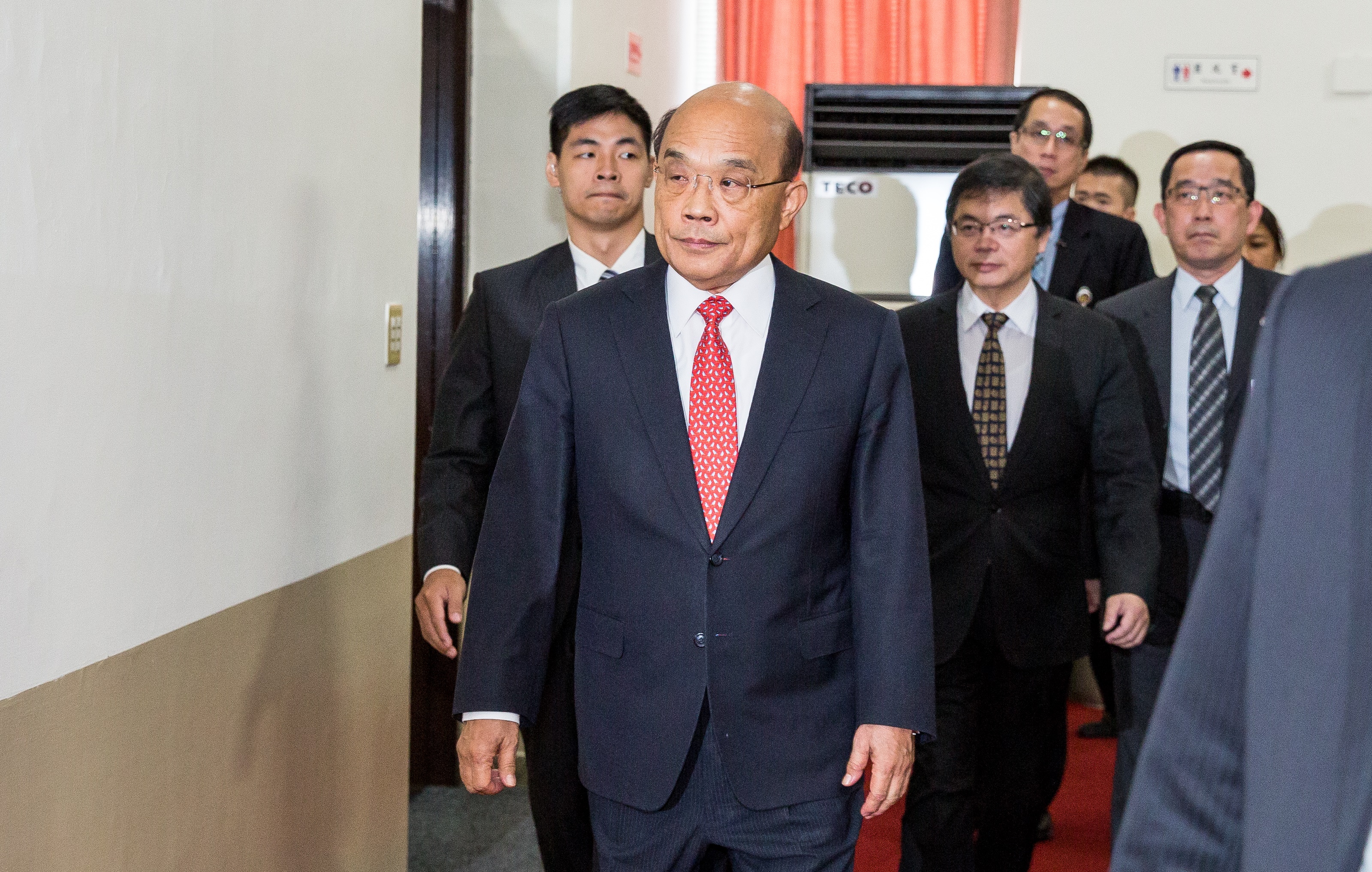 行政院長蘇貞昌對高雄治安亮紅燈進行回應。