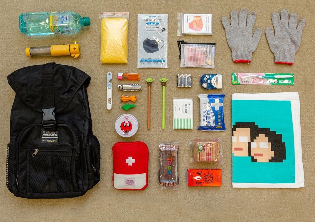 蔡英文開箱「緊急避難包」亮點超多　網：想直接買整組