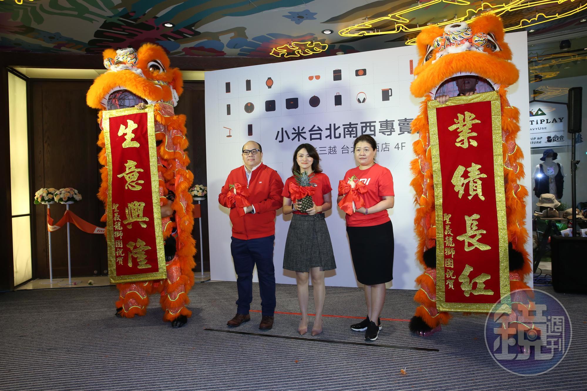  台灣總經理羅燕（中）表示，年底前台灣將會有16家實體門市。