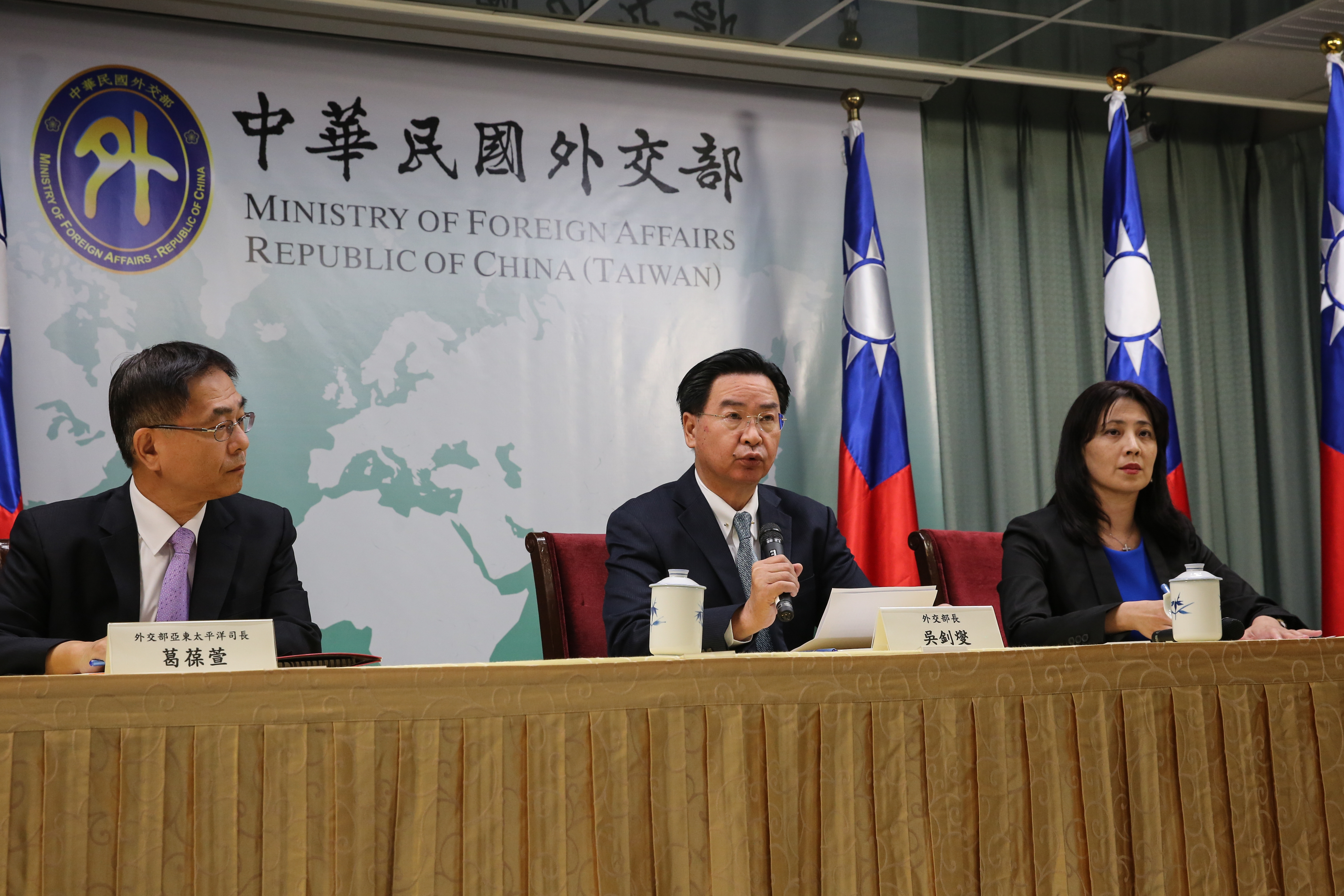 外交部長吳釗燮今（20日）宣布與另一太平洋友邦吉里巴斯終止外交關係。（圖為本刊資料照）