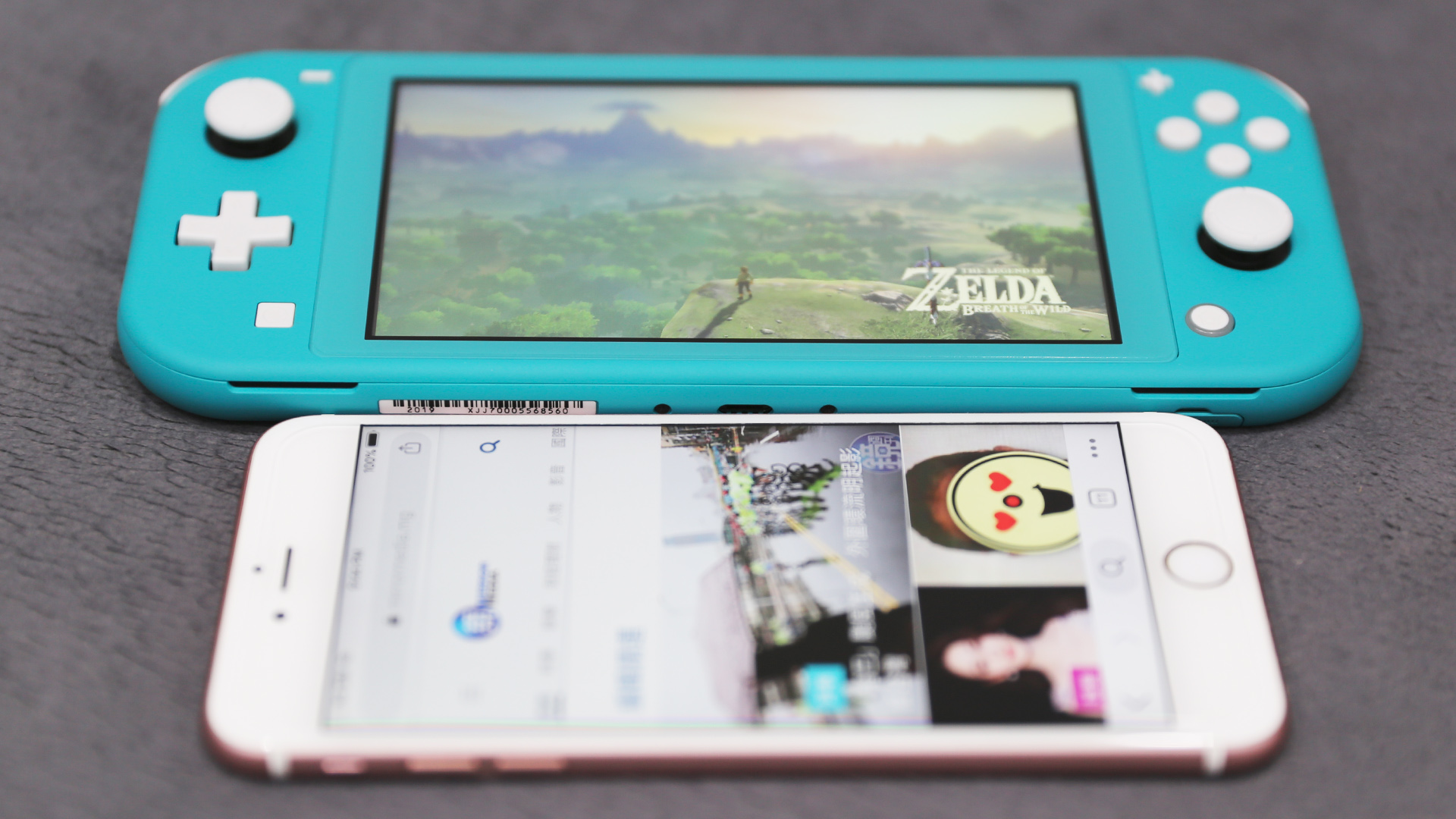 Switch Lite 與 iPhone 6/7/8 Plus 系列螢幕大小比較。