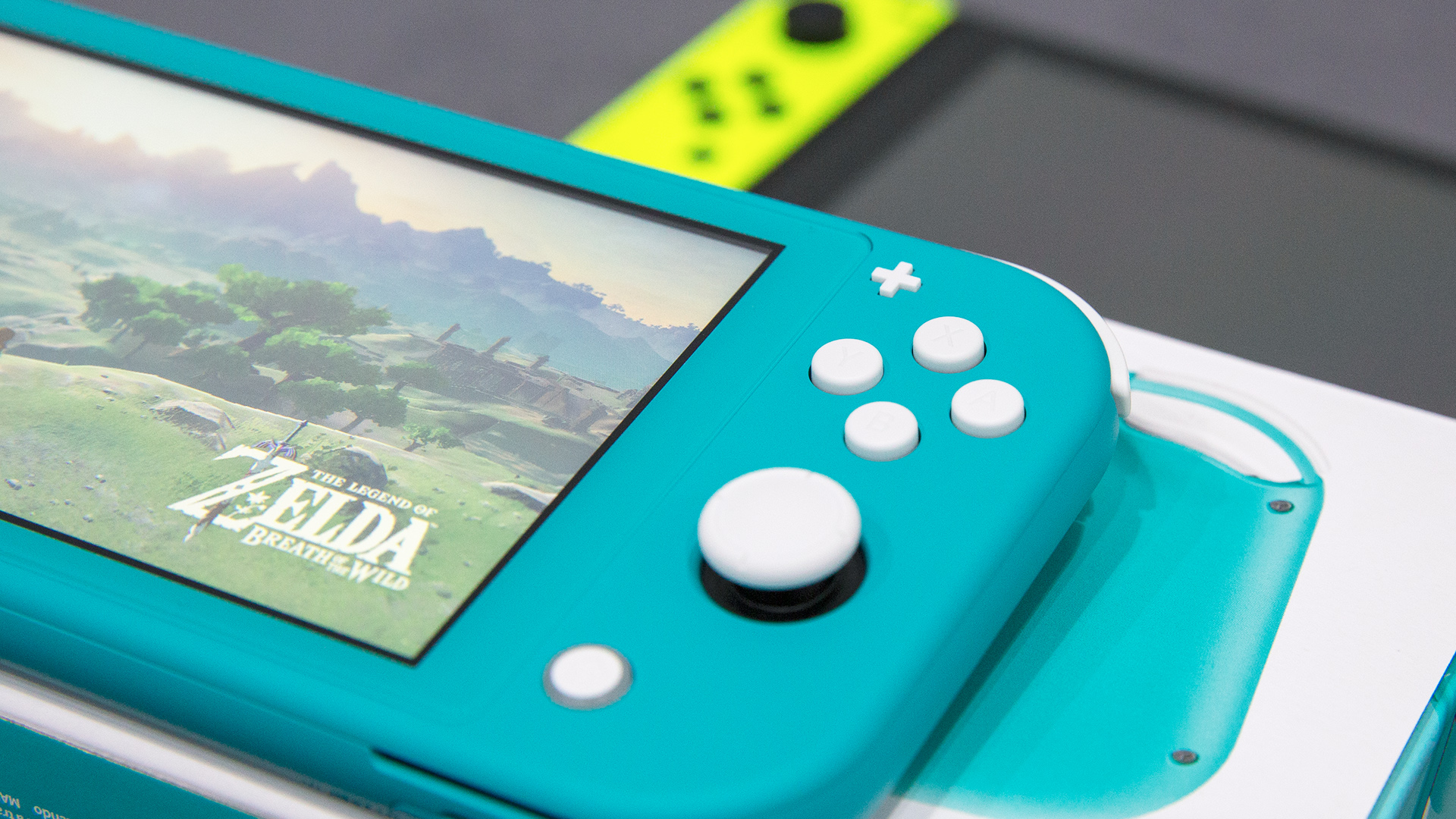 Switch Lite 的按鍵採用有鍵程設計。
