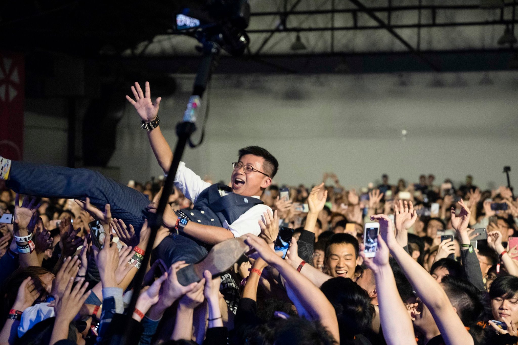 問政深受好評的台北市議員呱吉因曾經登上大港開唱舞台，表演影片慘遭韓粉出征。（翻攝自呱吉粉絲專頁）