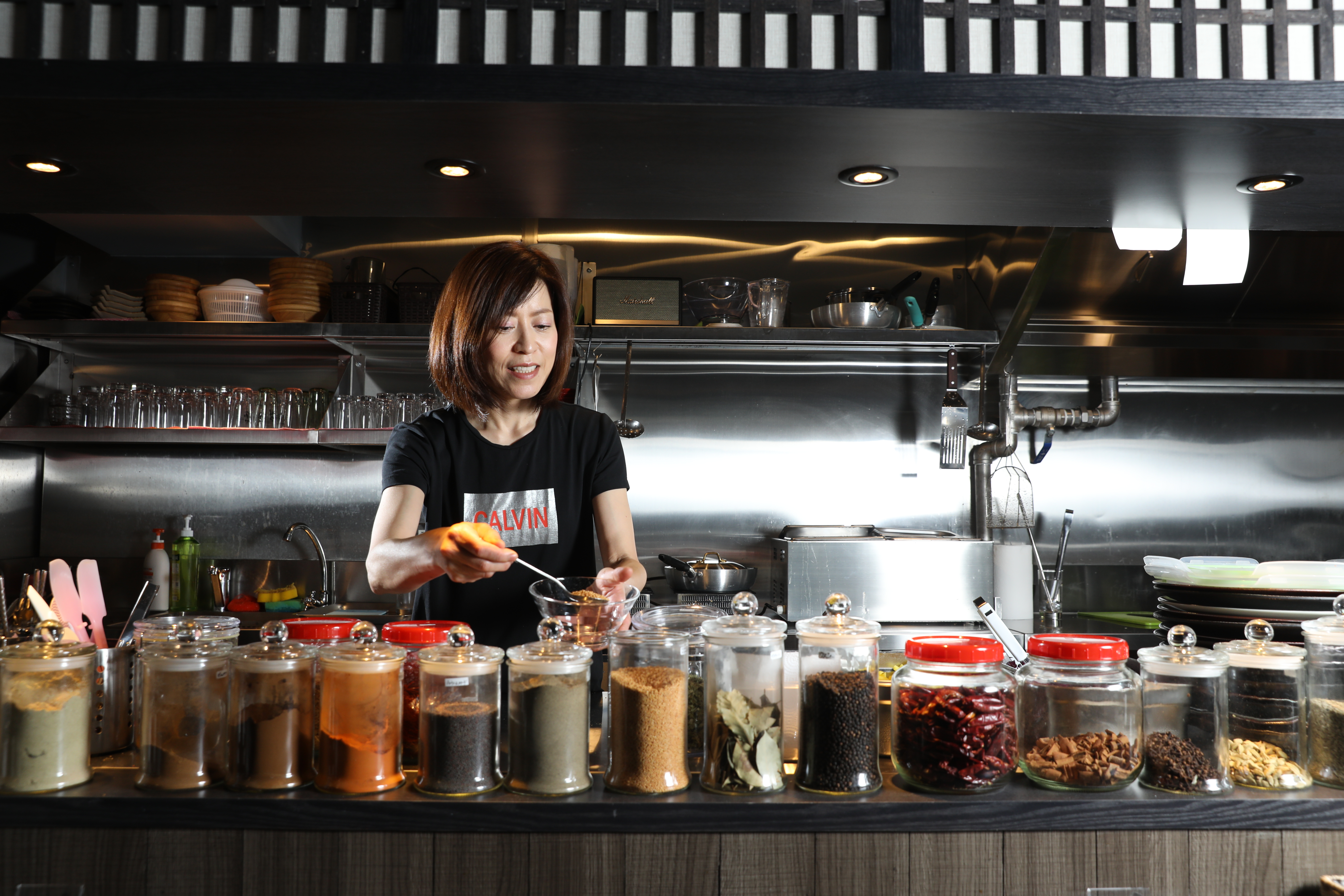 店長森本真紀子強調大阪咖哩與台灣咖哩水分偏多、較少香料味的風格截然不同。