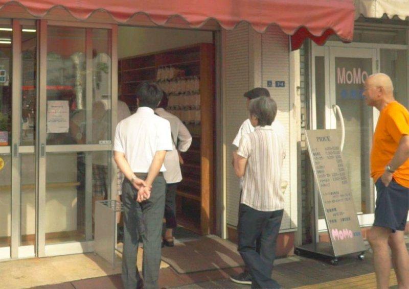 《淺草的幸福吐司》每天開店,街坊鄰居都上門捧場。(海鵬影業提供)