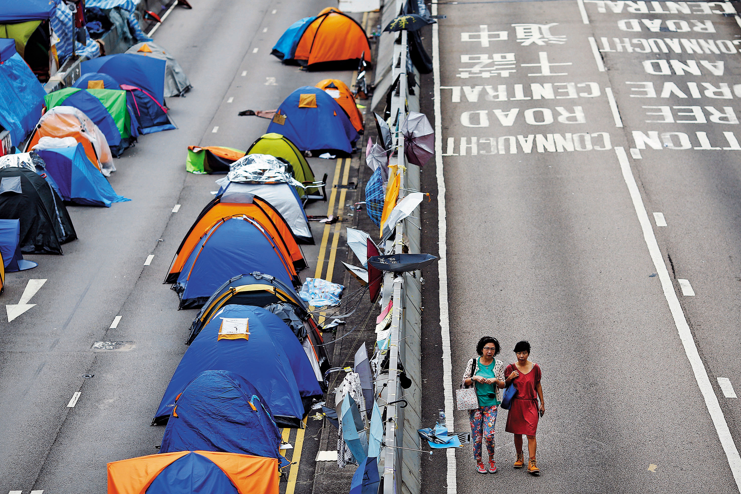 2014年9月28日起，港人和平占領的中環成為「抗議營地」，曾同時被數千頂帳篷「占領」。（達志影像）