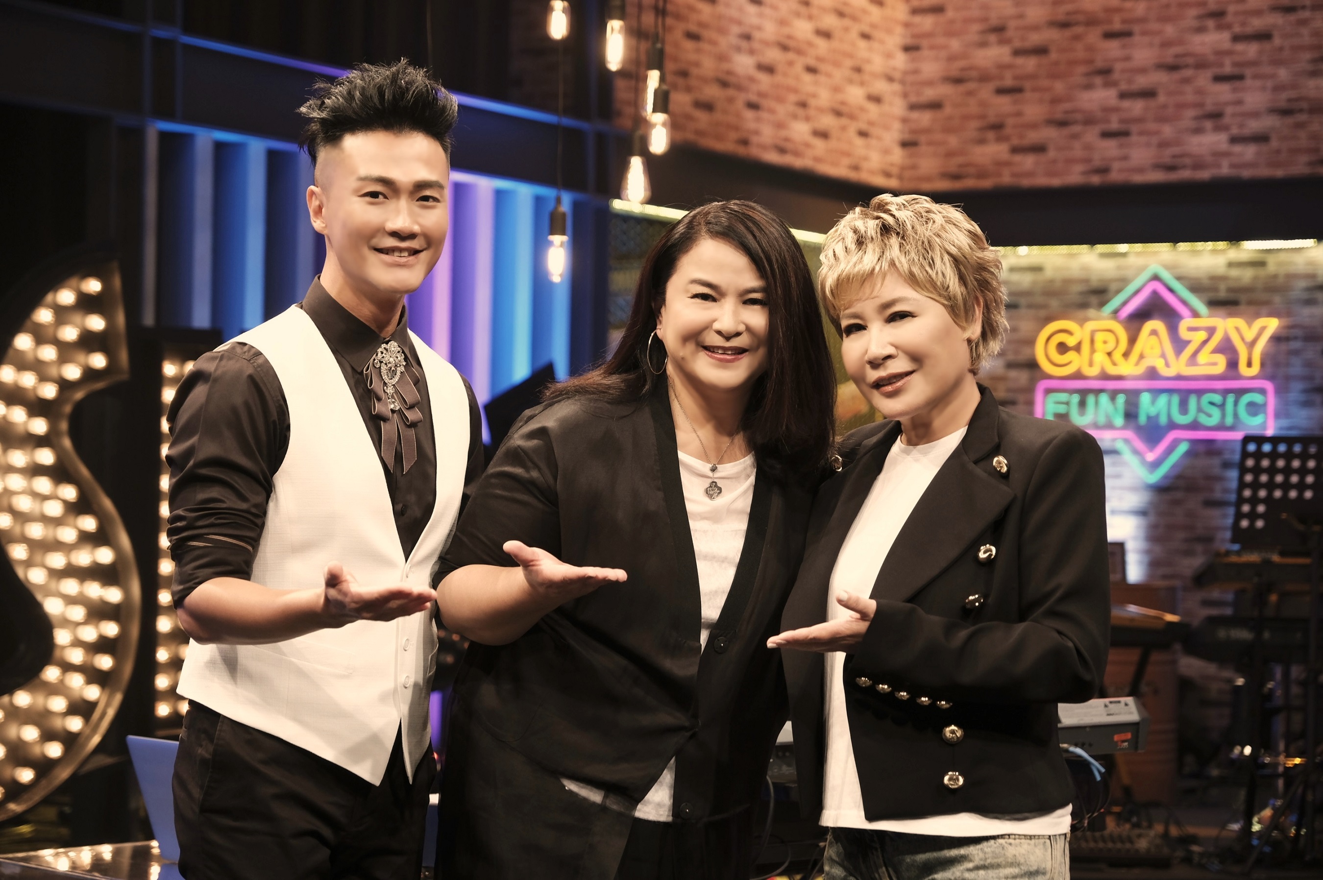 裘海正難得接受電視節目的邀約，在八大《就愛瘋音樂》獻唱。（八大提供）