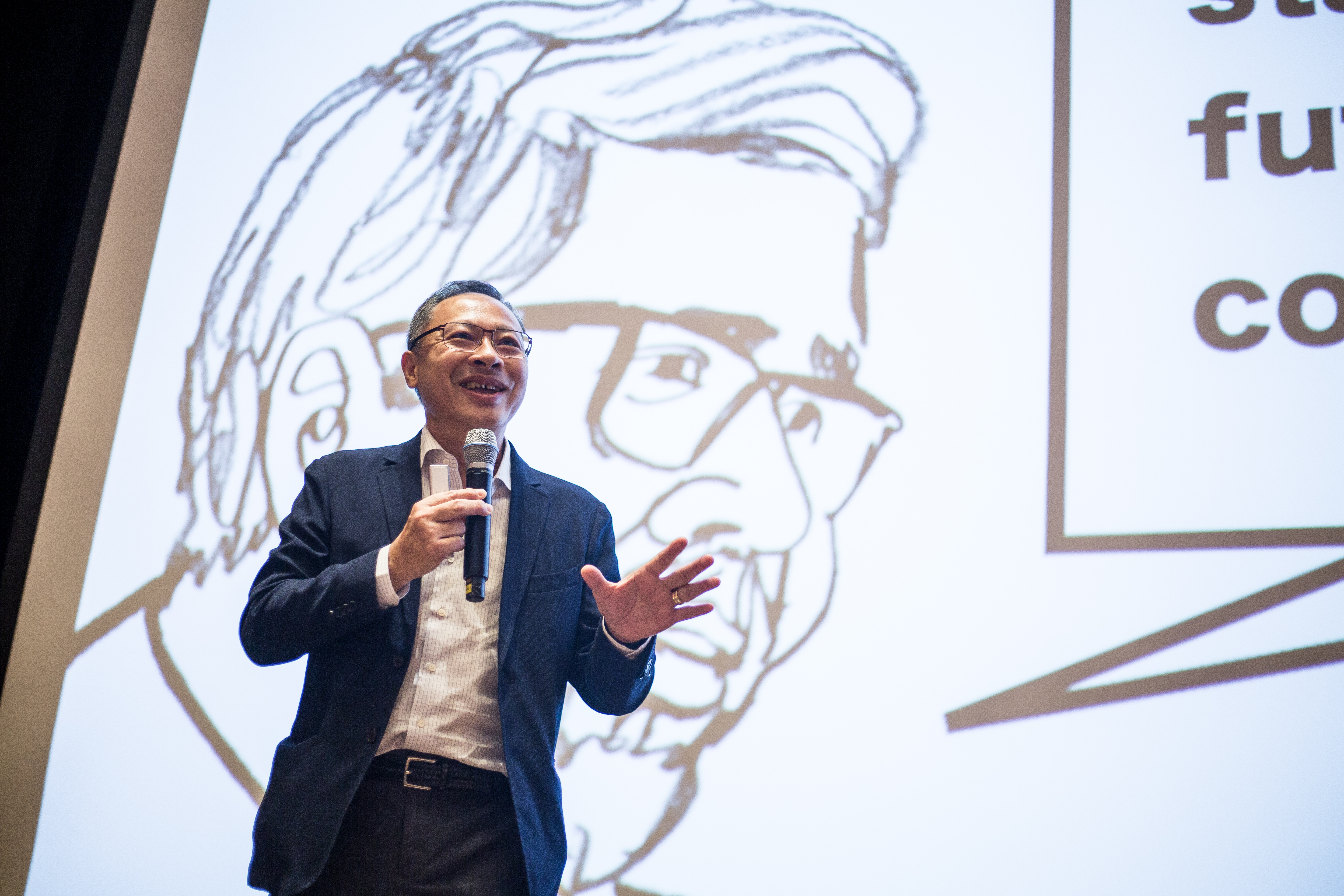 香港10間大專院校學生會發起為期兩週的「罷課不罷學」行動，今年9月3日在港大舉辦「公民講堂」，邀請剛獲保釋的戴耀廷發表演說。