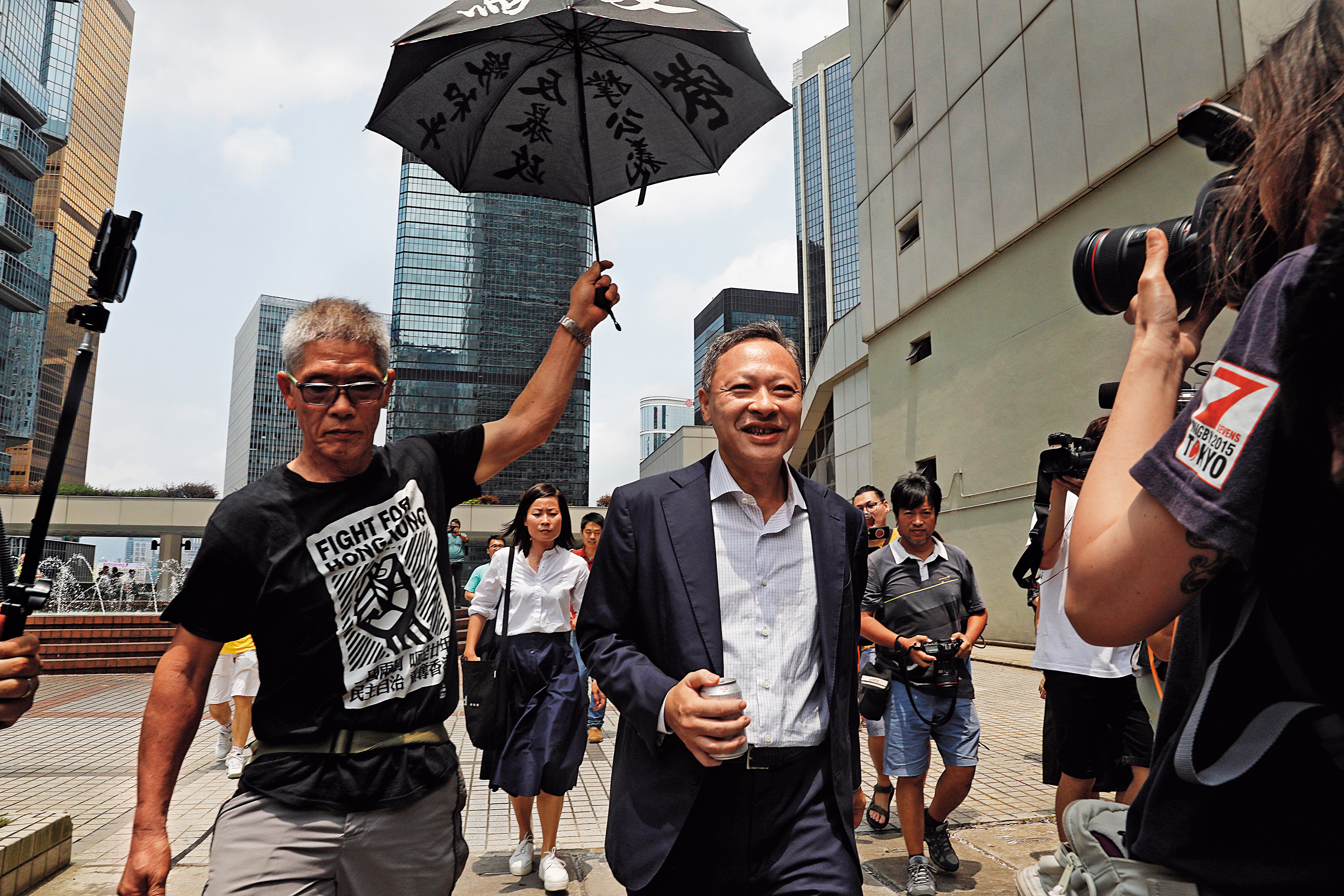 反《逃犯條例》修訂風波至今未歇，香港10間大專院校學生會發起為期2週的「罷課不罷學」行動，今年9月3日在港大舉辦「公民講堂」，邀請剛獲保釋的戴耀廷發表演說。