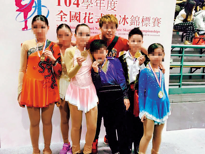 黃姓教練被家長質疑，因與滑冰協會副理事長關係友好，讓自己的學生破例獲選為國手。圖中學童非當事人。（翻攝臉書）