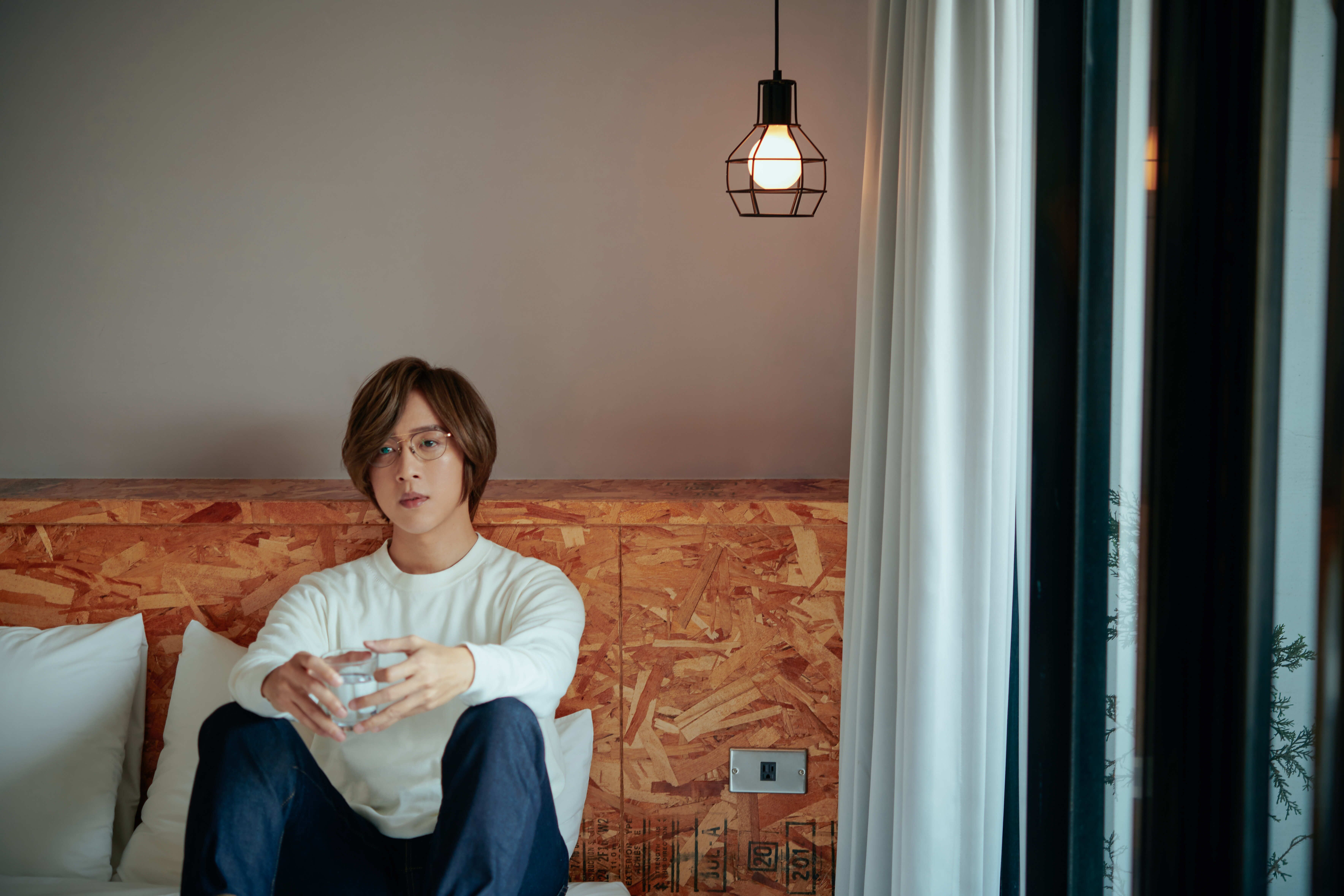 閉關一年多，方泂鑌推出新專輯《B’IN LUV》。（海蝶音樂提供）