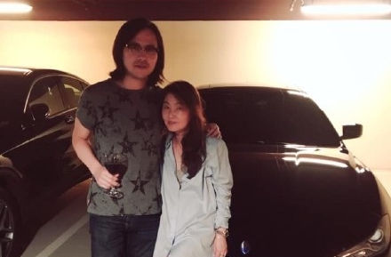 范植偉在微博中透露，中秋節到姊姊家吃烤肉、喝紅酒。（翻攝自范植偉的微博）