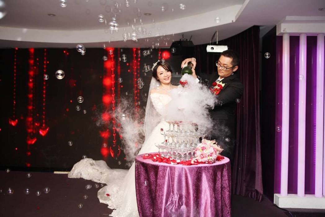 于婕和老公結婚二年，上個月誕下女兒。（畢獅國際娛樂提供）