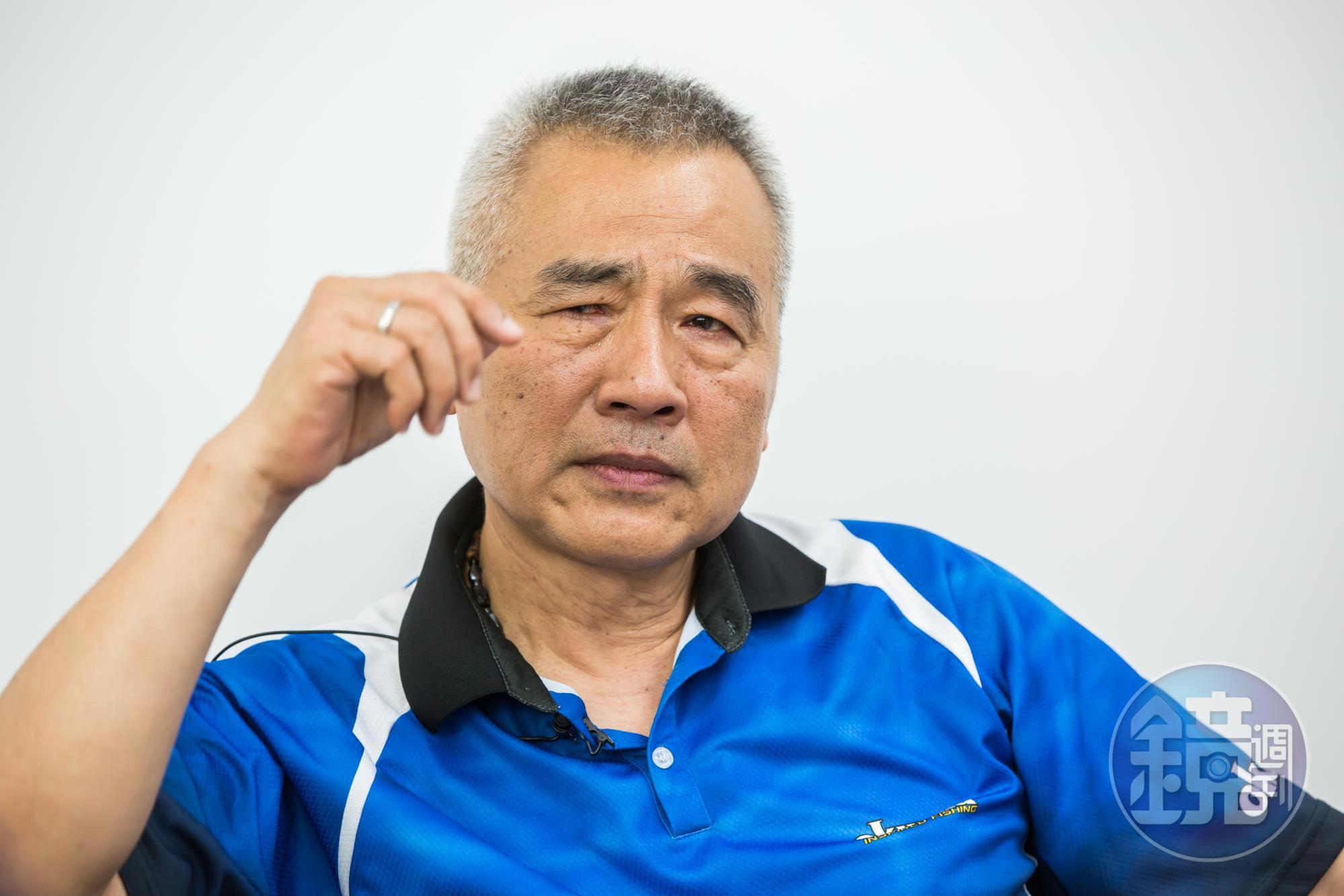 想起赴美打天下的那段時間，公私蠟燭二頭燒，鐵漢不禁流下男兒淚。