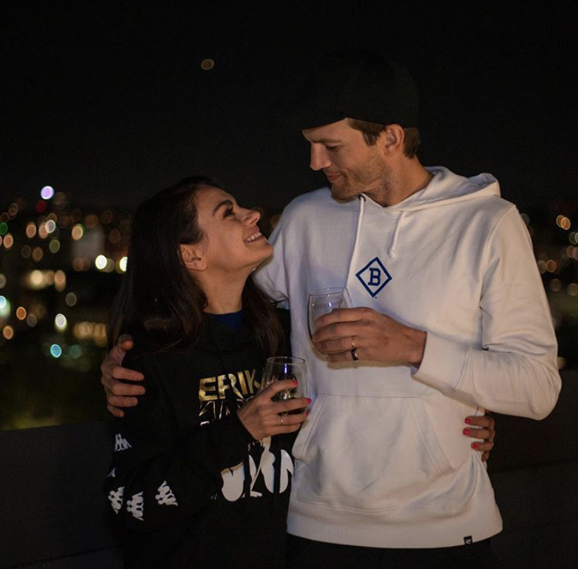 艾希頓庫奇現和女星蜜拉庫妮絲結婚,也常有離婚傳言。(翻攝自艾希頓庫奇IG)