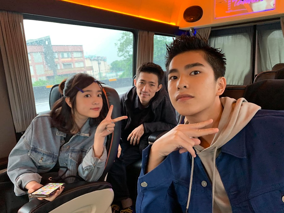 《返校》導演徐漢強帶著男女主角王淨與曾敬驊，到新竹與台中與影迷會面。（翻攝自《返校》粉絲頁）