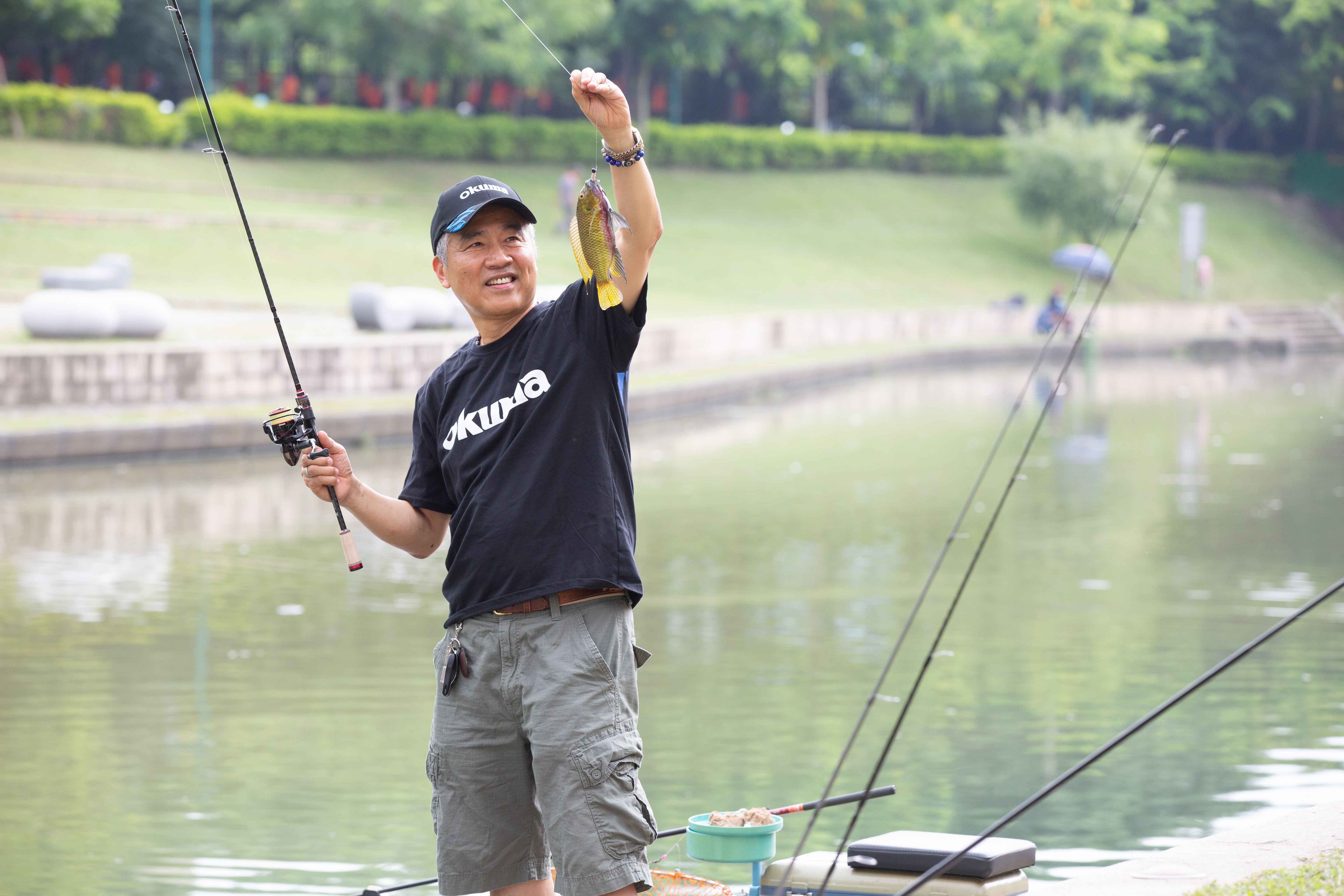 經營釣具廠讓張良任可名正言順滿足從小對釣魚的嚮往，魚兒上鉤他樂開懷。